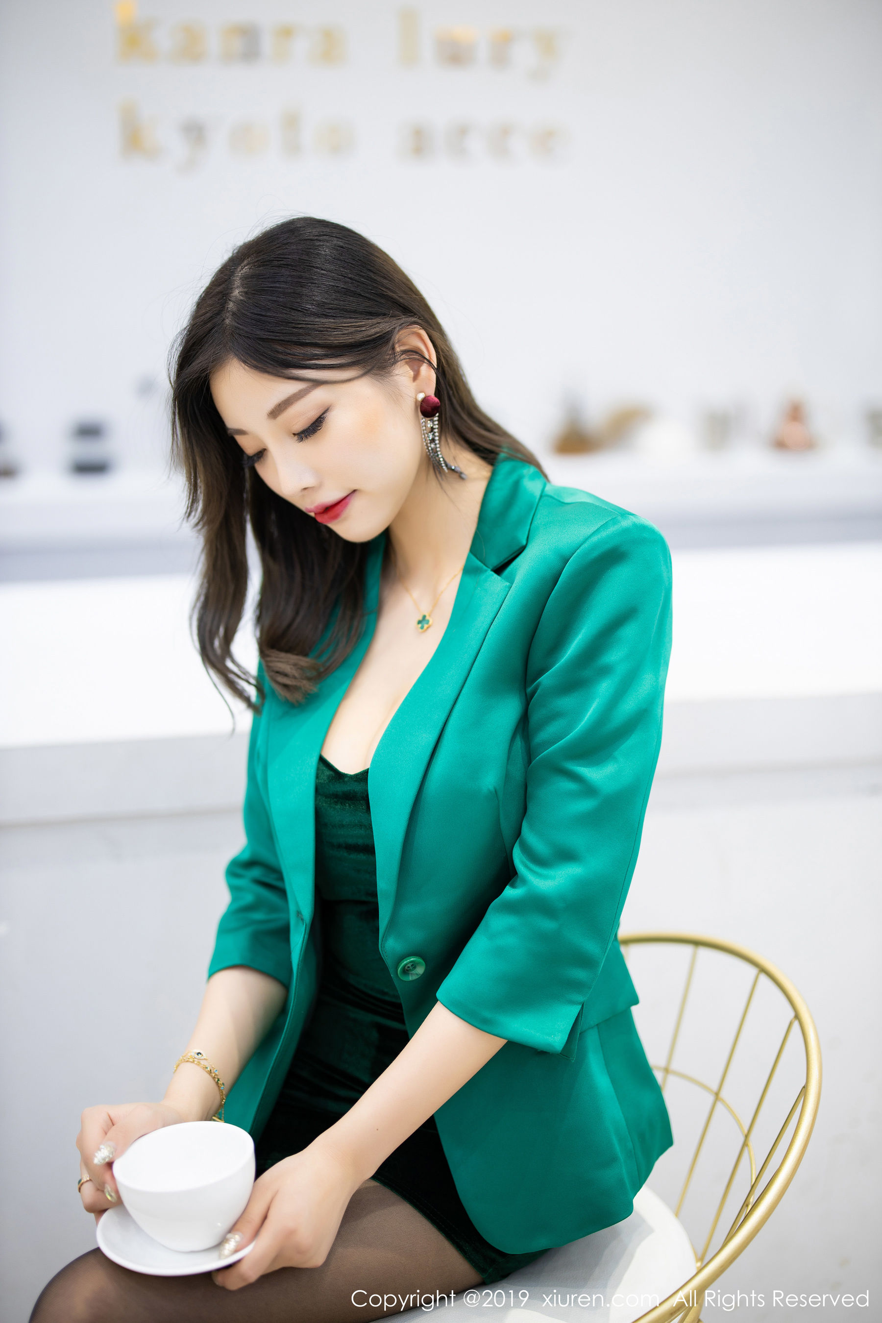 杨晨晨sugar《性感抹胸与丝袜》 [秀人XIUREN] No.1731 写真集