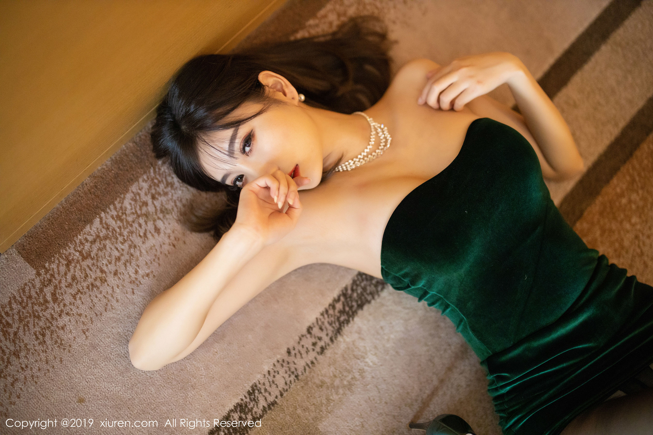 杨晨晨sugar《性感抹胸与丝袜》 [秀人XIUREN] No.1731 写真集