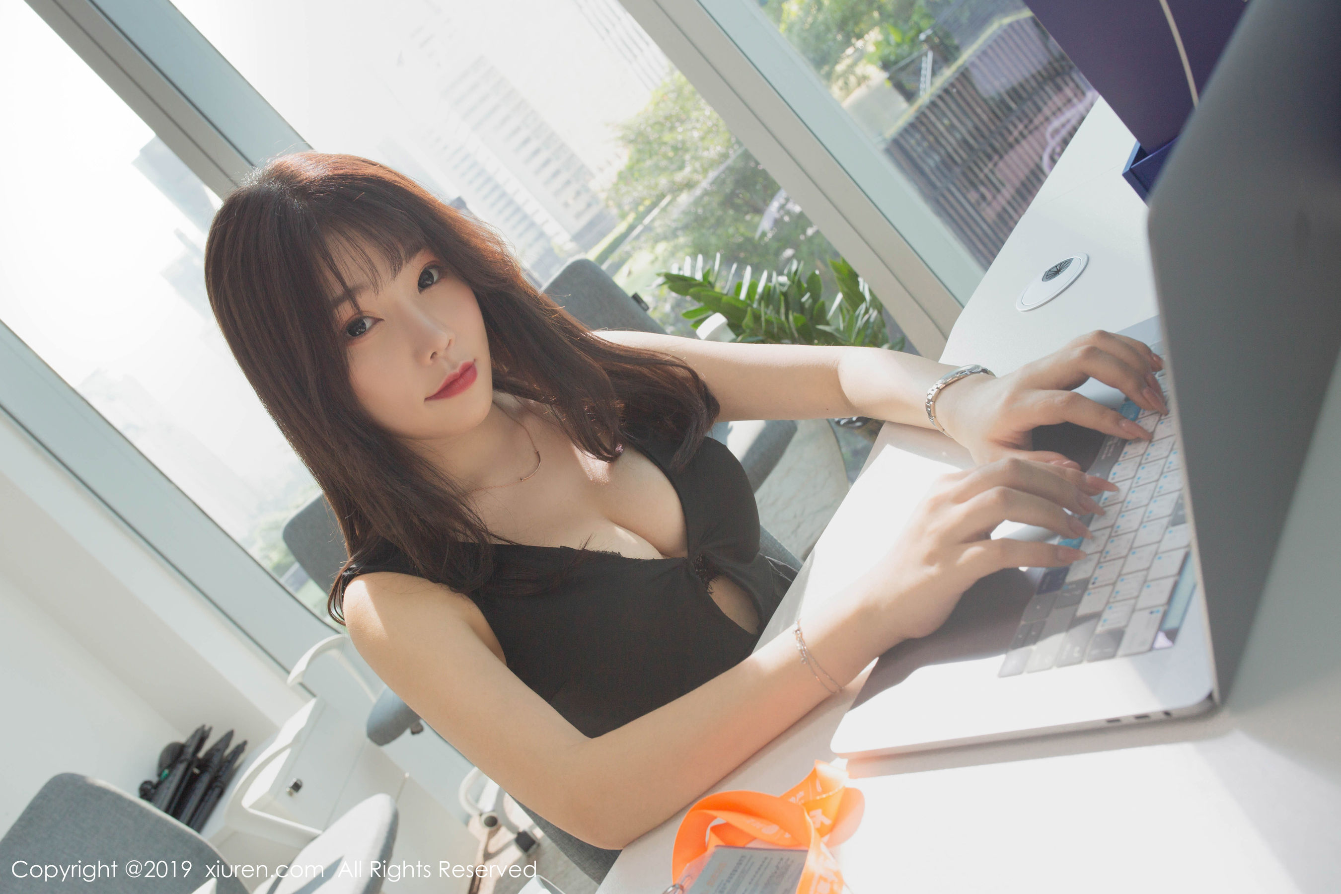 芝芝Booty《办公室主题》 [秀人XIUREN] No.1757 写真集