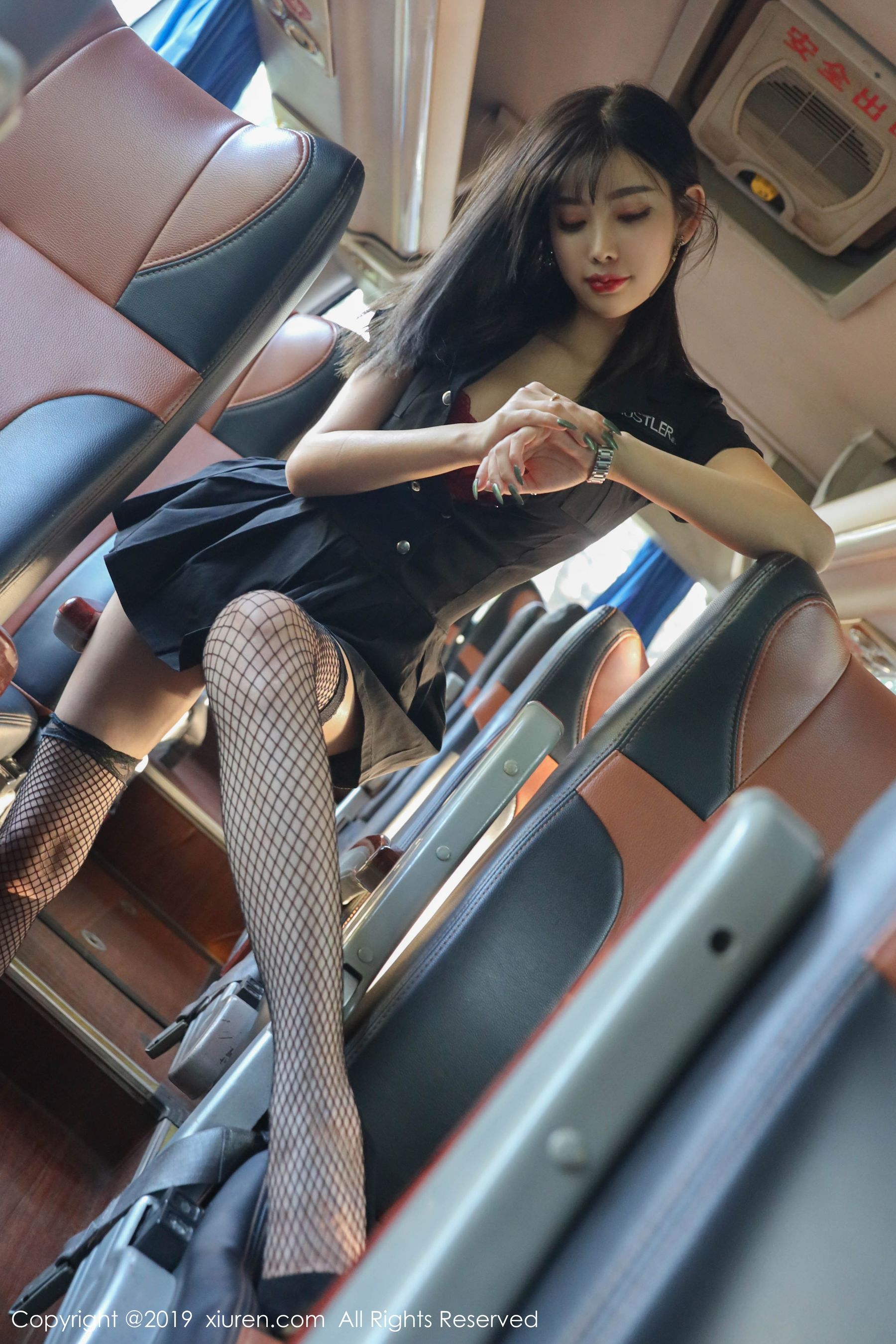 杨晨晨sugar《大巴车拍摄特辑》 [秀人XIUREN] No.1771 写真集