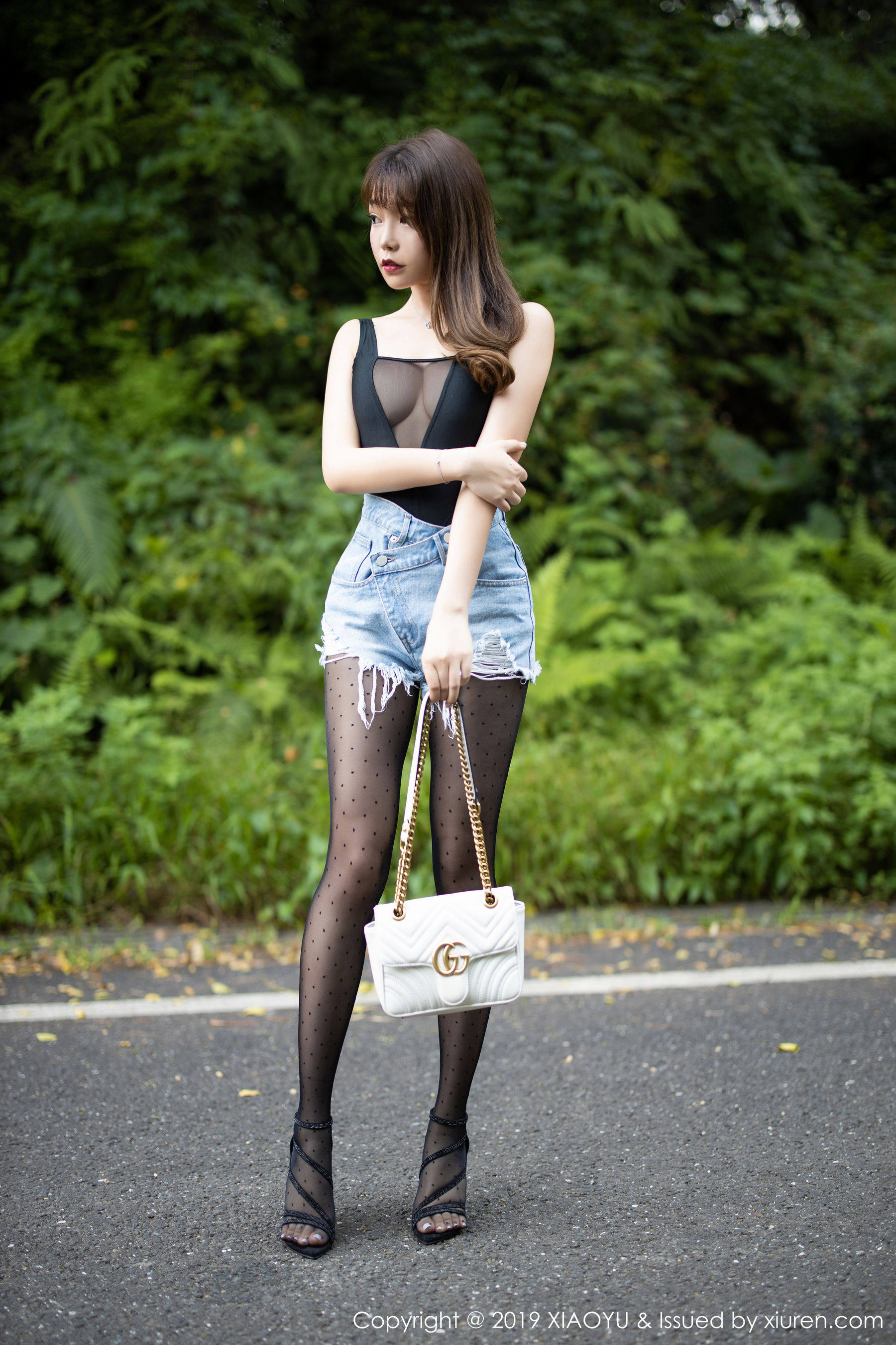 芝芝Booty《层层深入的室外剧情车拍系列》 [语画界XIAOYU] Vol.156 写真集