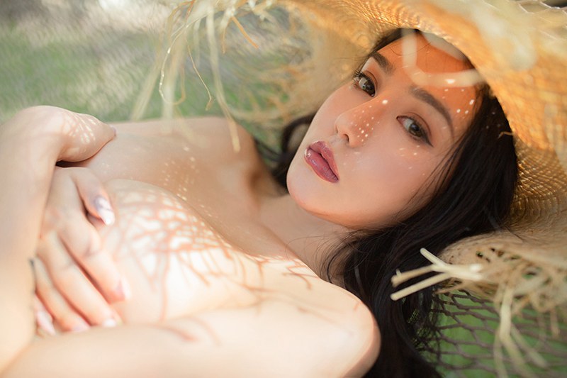 爆乳女神玛鲁娜傲人身姿勾魂摄魄