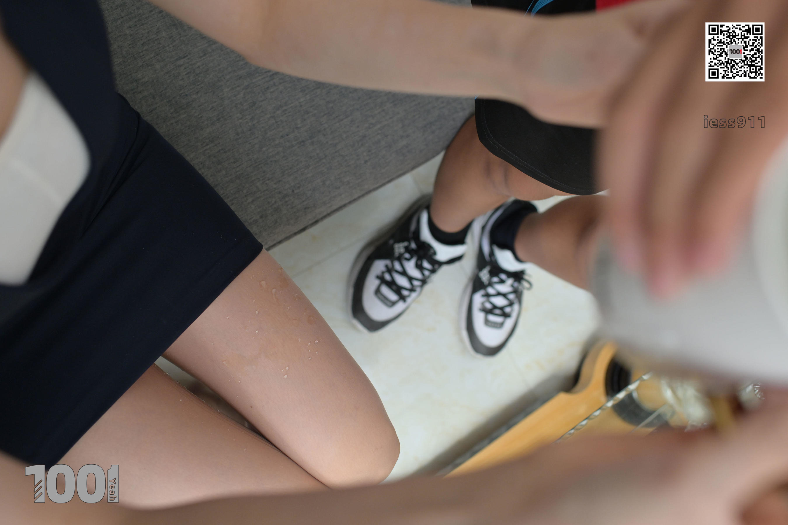 模特Lucy 《儿子的私教1》 [IESS一千零一夜] 美腿丝足写真集