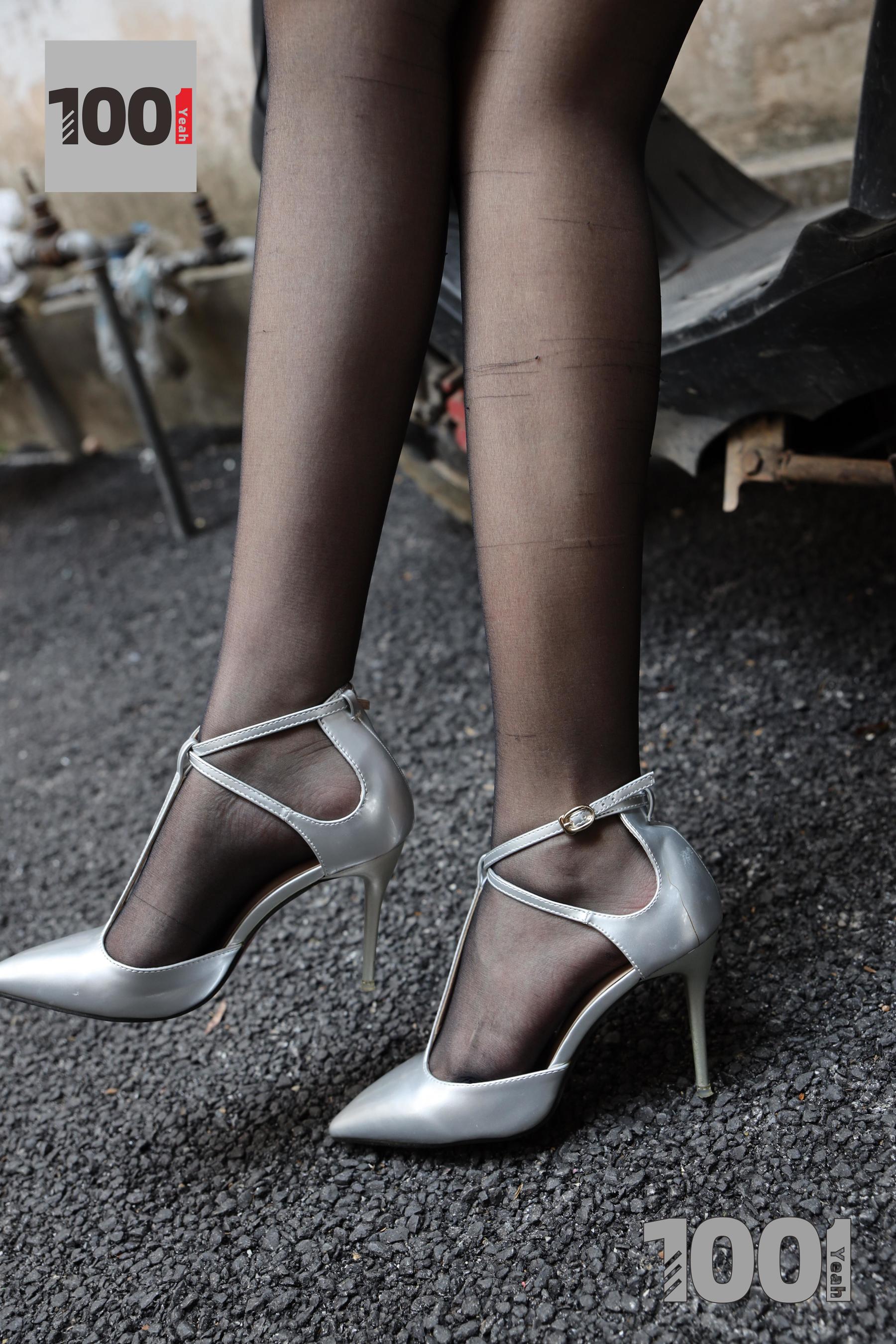 模特西瓜 《您好，您的外卖已送达2》 [IESS一千零一夜] 美腿丝足写真集