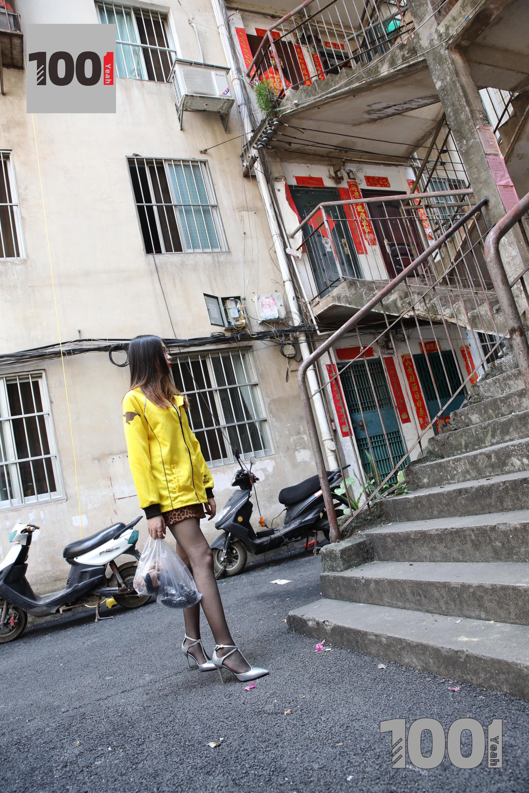 模特西瓜 《您好，您的外卖已送达2》 [IESS一千零一夜] 美腿丝足写真集