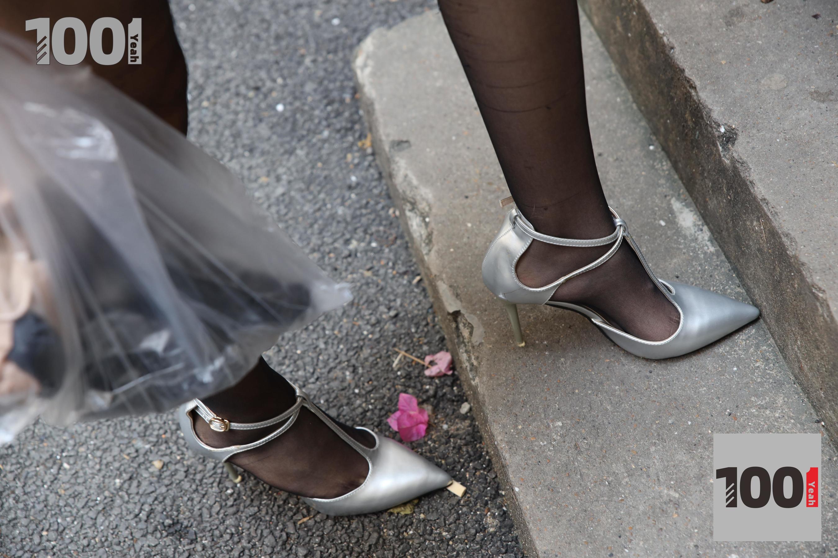 模特西瓜 《您好，您的外卖已送达2》 [IESS一千零一夜] 美腿丝足写真集