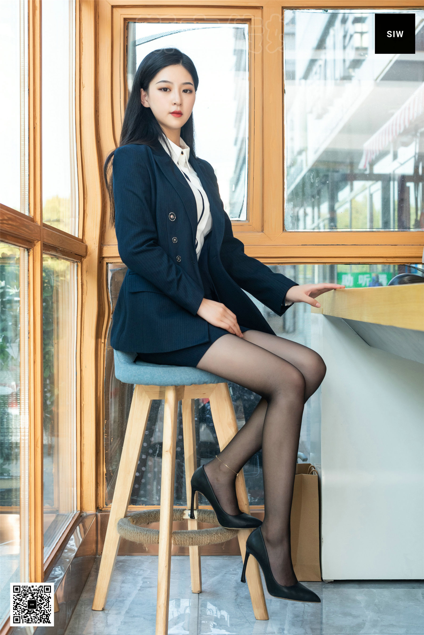 小谈《公司白领衬衣短裙西装制服三件套》 [SIW斯文传媒] 写真集