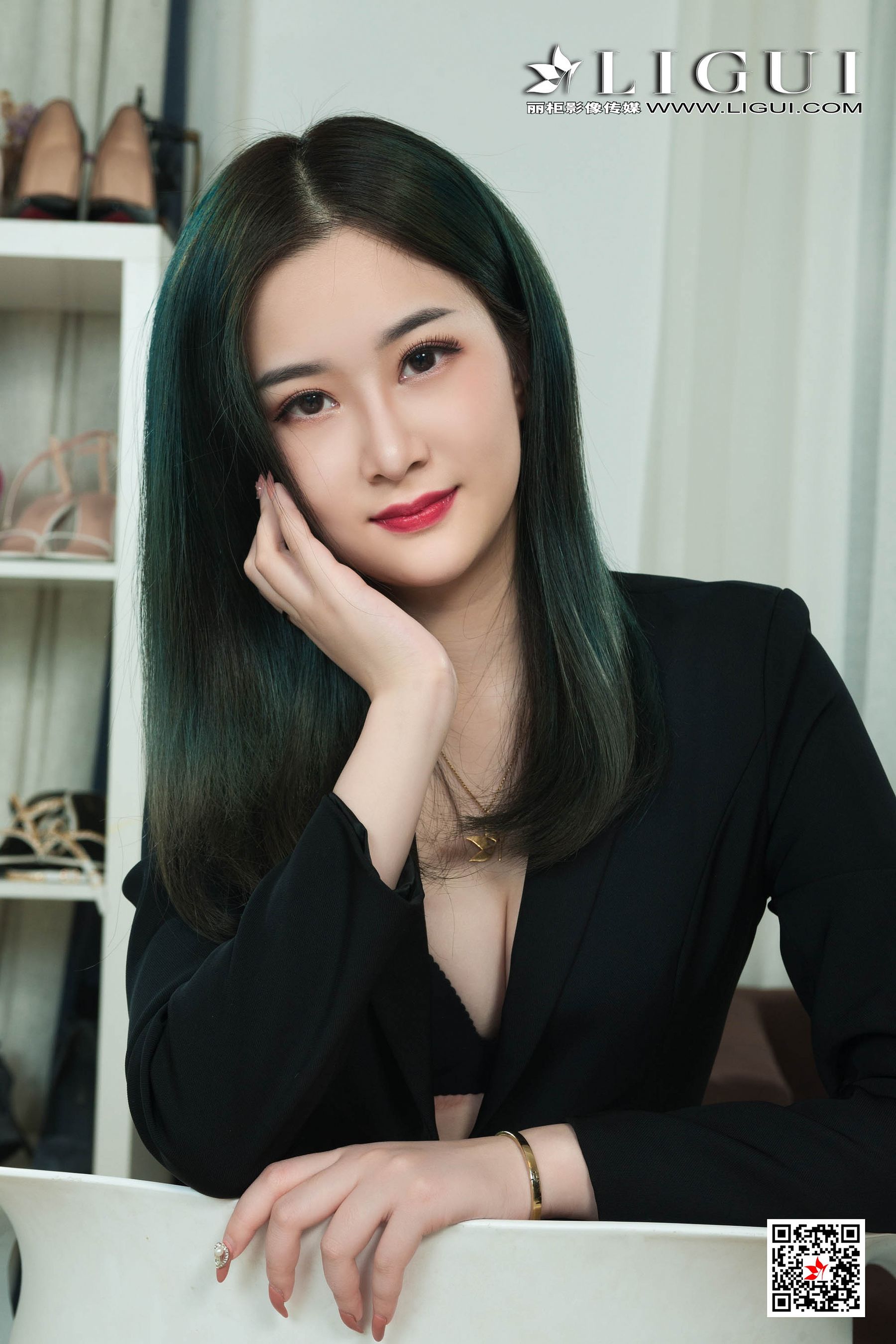 Model 婷婷《绿发秘书》 [丽柜Ligui] 写真集