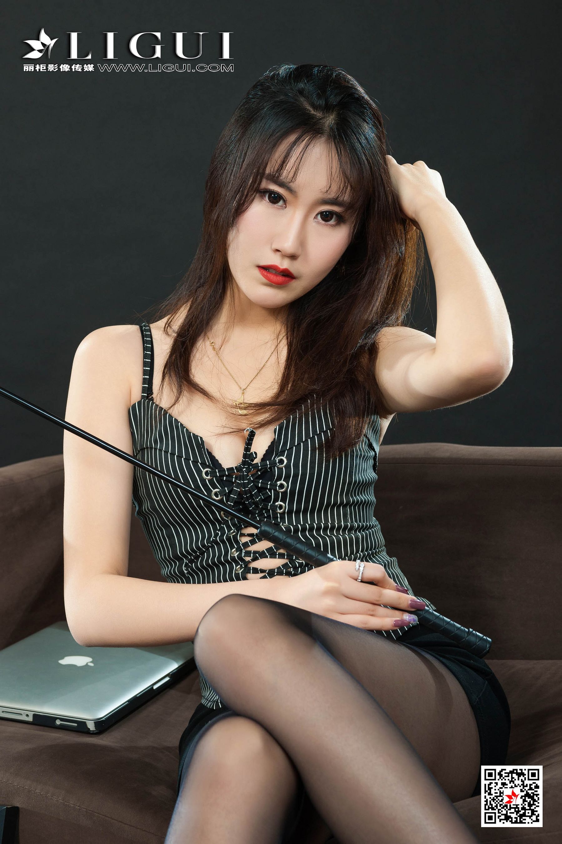 Model 子晴《极品黑丝女秘书》 [丽柜Ligui] 写真集