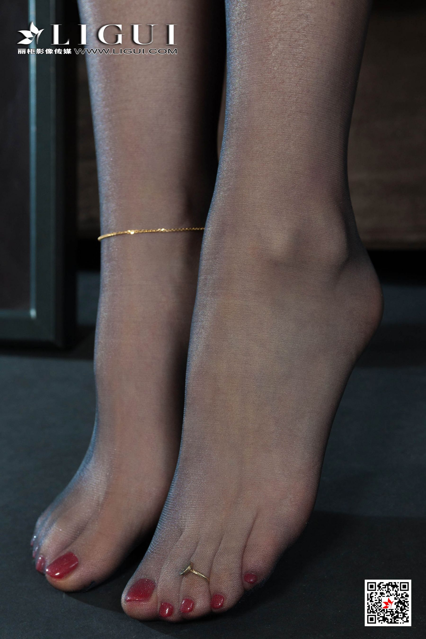 Model 子晴《极品黑丝女秘书》 [丽柜Ligui] 写真集