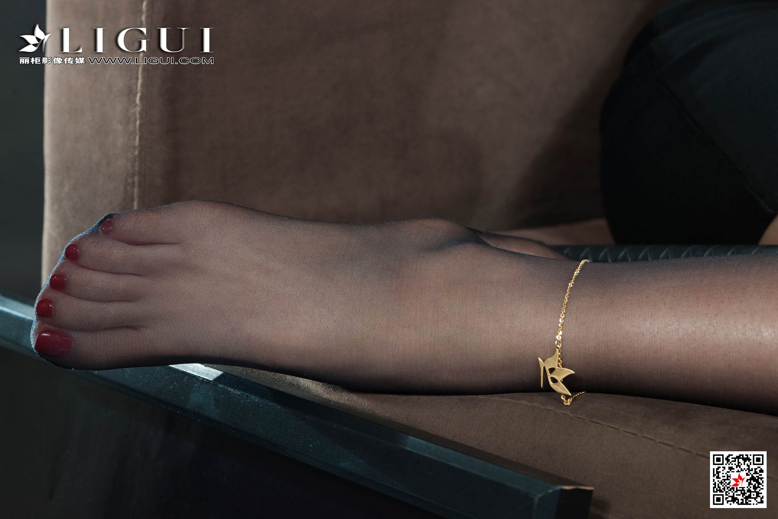 Model 子晴《极品黑丝女秘书》 [丽柜Ligui] 写真集