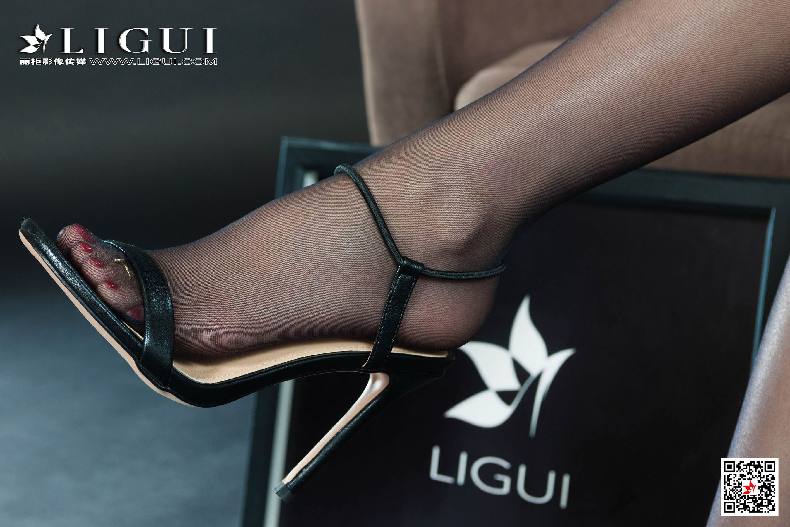 Model 子晴《极品黑丝女秘书》 [丽柜Ligui] 写真集