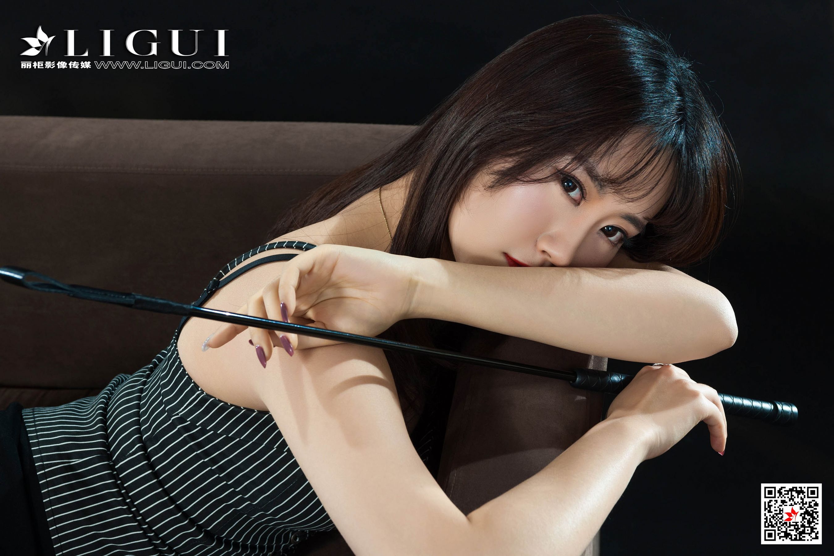 Model 子晴《极品黑丝女秘书》 [丽柜Ligui] 写真集