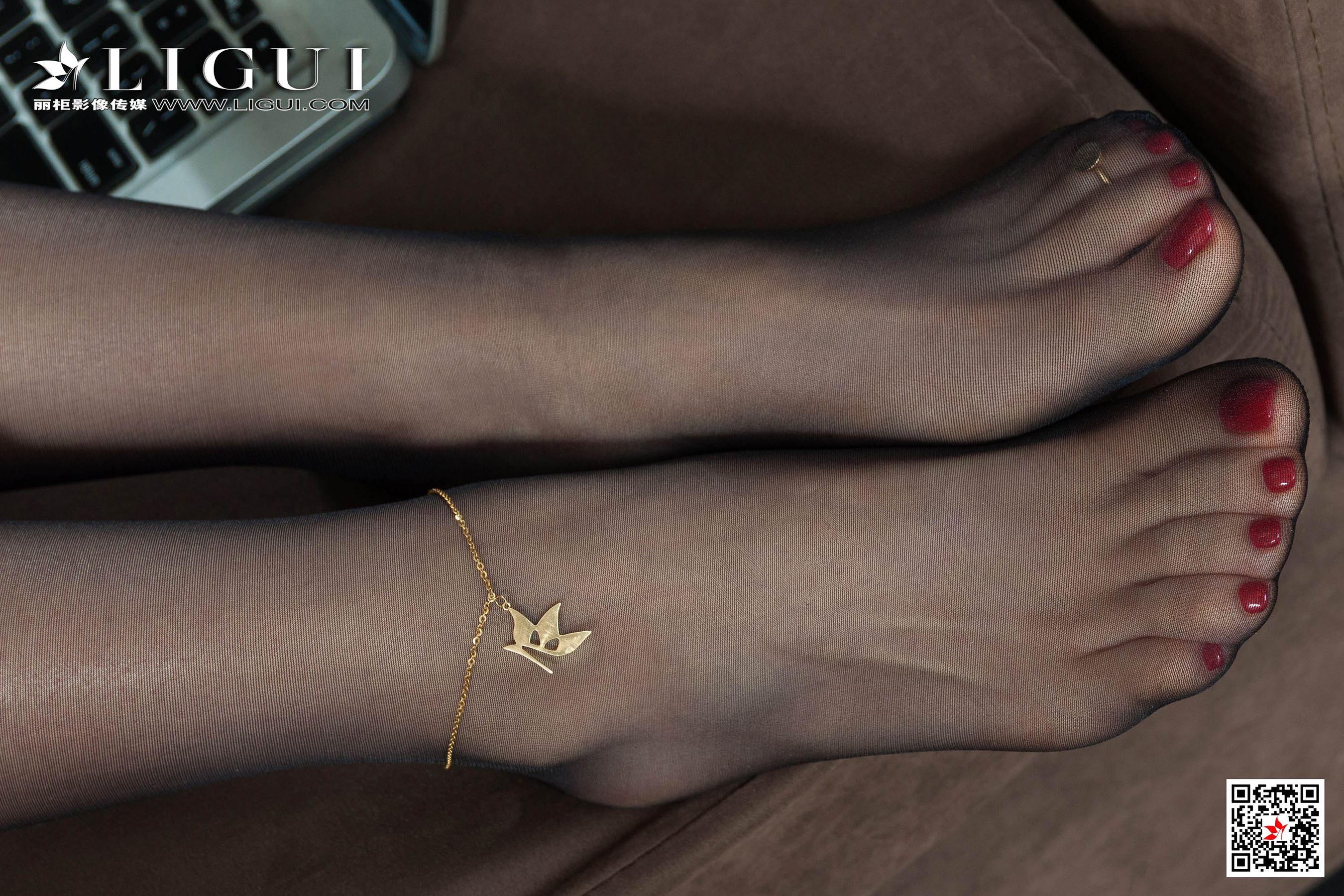 Model 子晴《极品黑丝女秘书》 [丽柜Ligui] 写真集