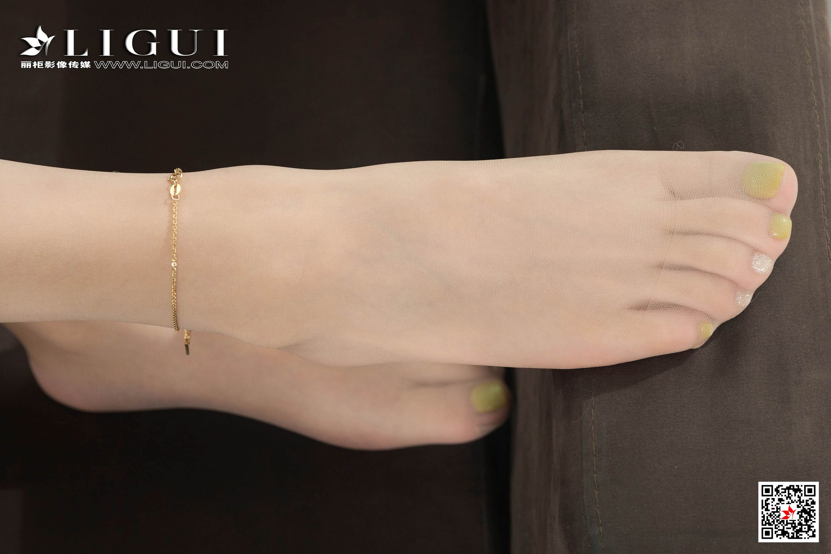 Model 程程《沙发肉丝OL》 [丽柜Ligui] 写真集