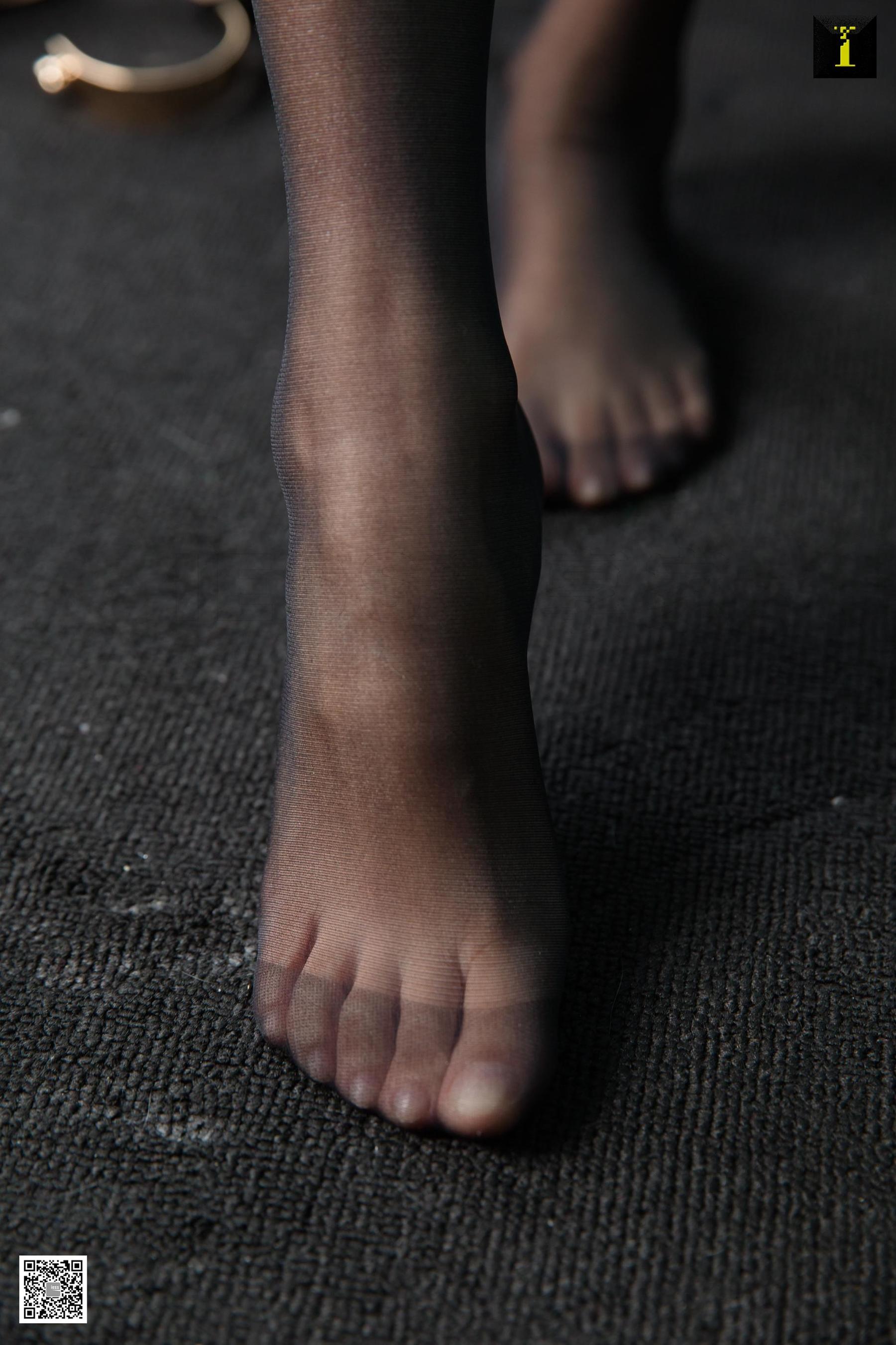 婉萍 《收藏高跟的白领》 [异思趣向IESS] 写真集