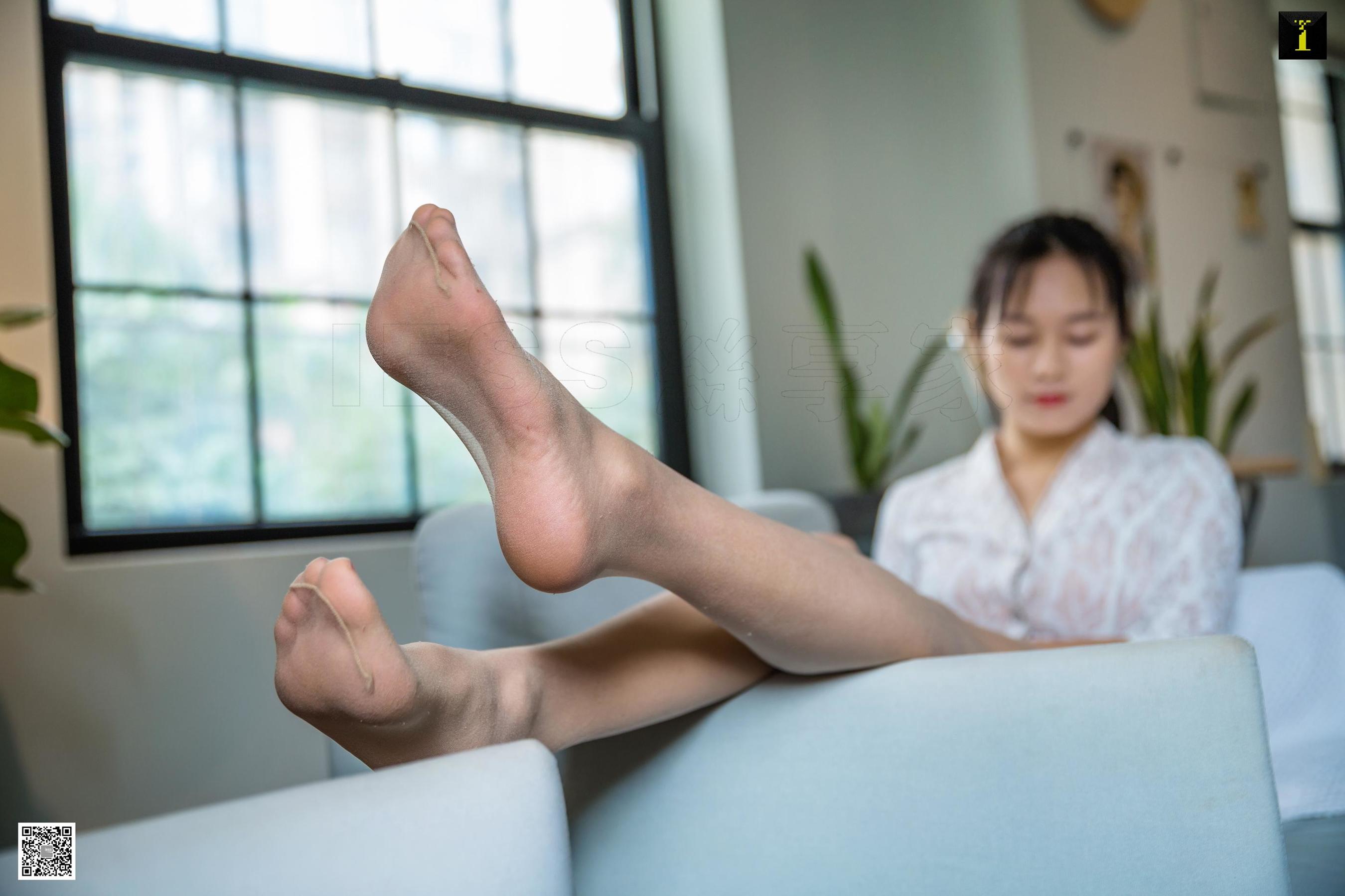 小小 《你选高跟还是平底》 [异思趣向IESS] 写真集