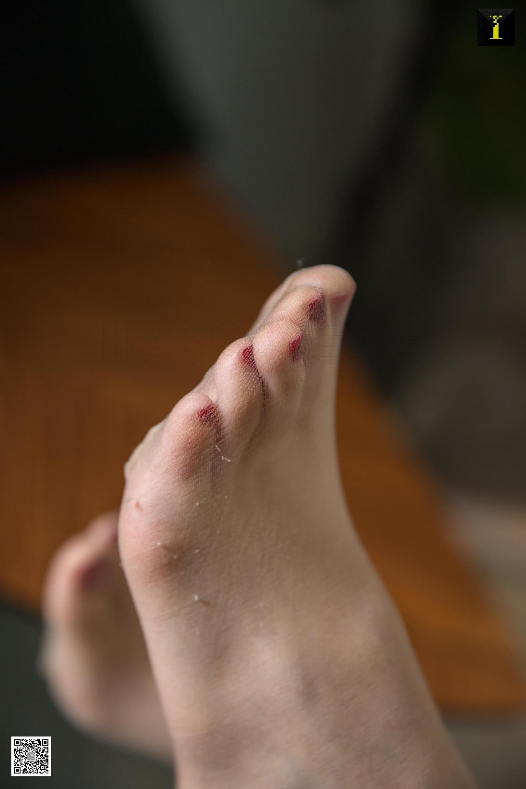 小小 《你选高跟还是平底》 [异思趣向IESS] 写真集