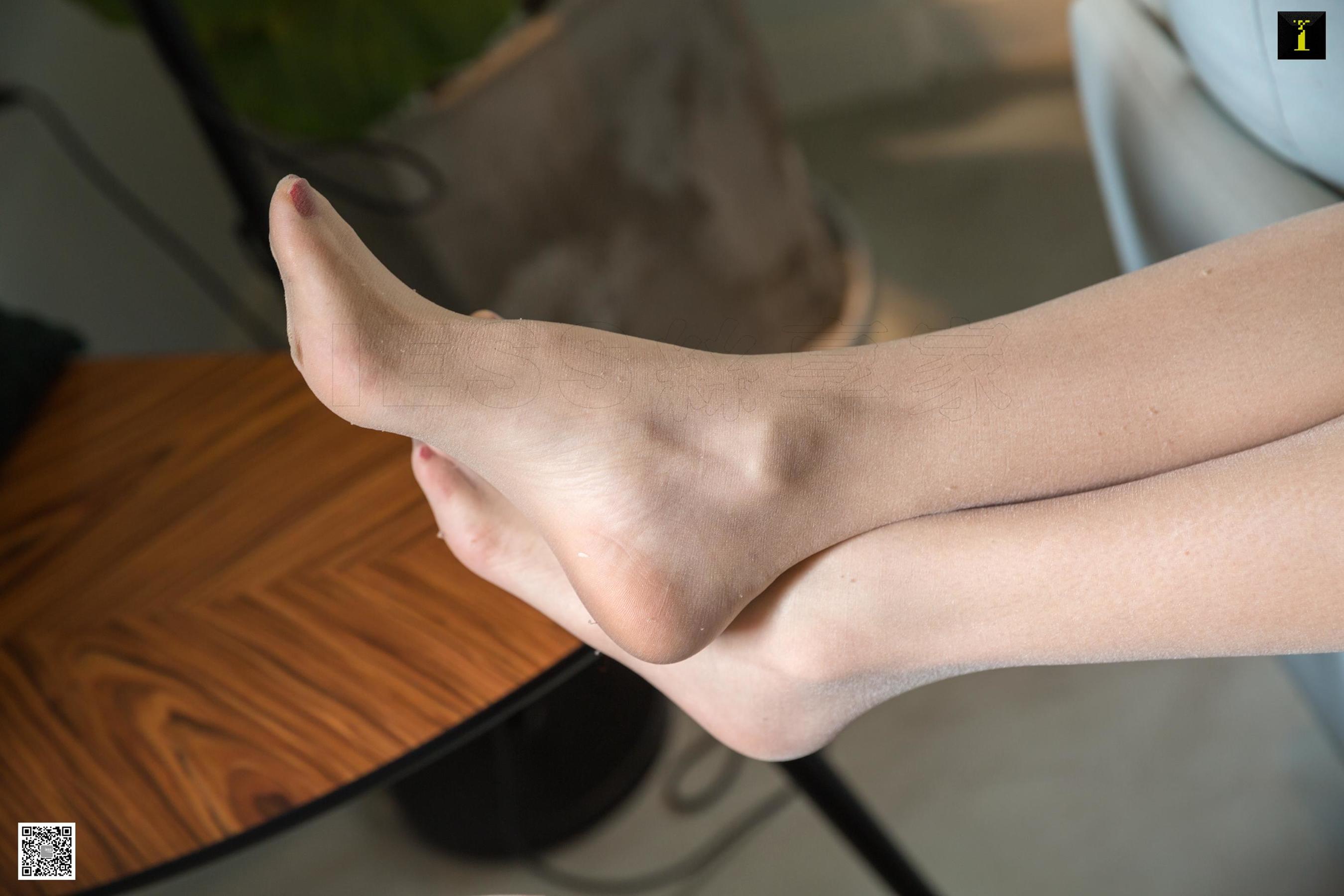 小小 《你选高跟还是平底》 [异思趣向IESS] 写真集