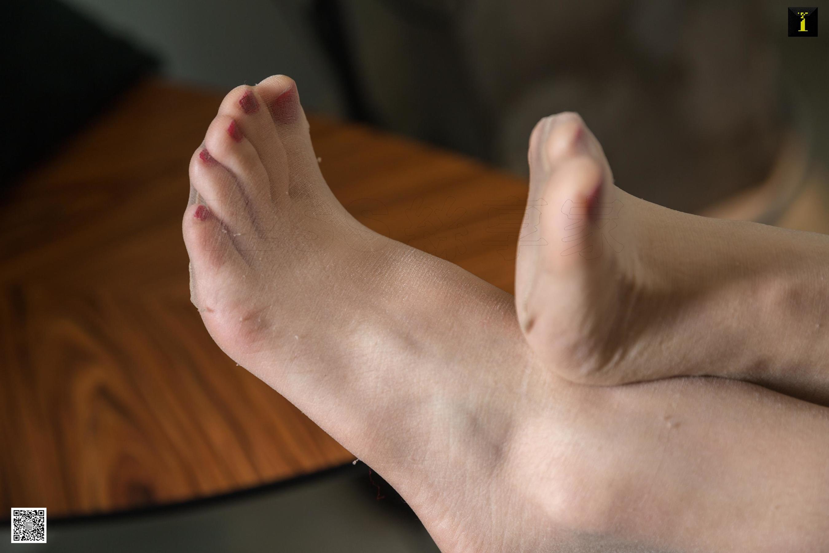 小小 《你选高跟还是平底》 [异思趣向IESS] 写真集