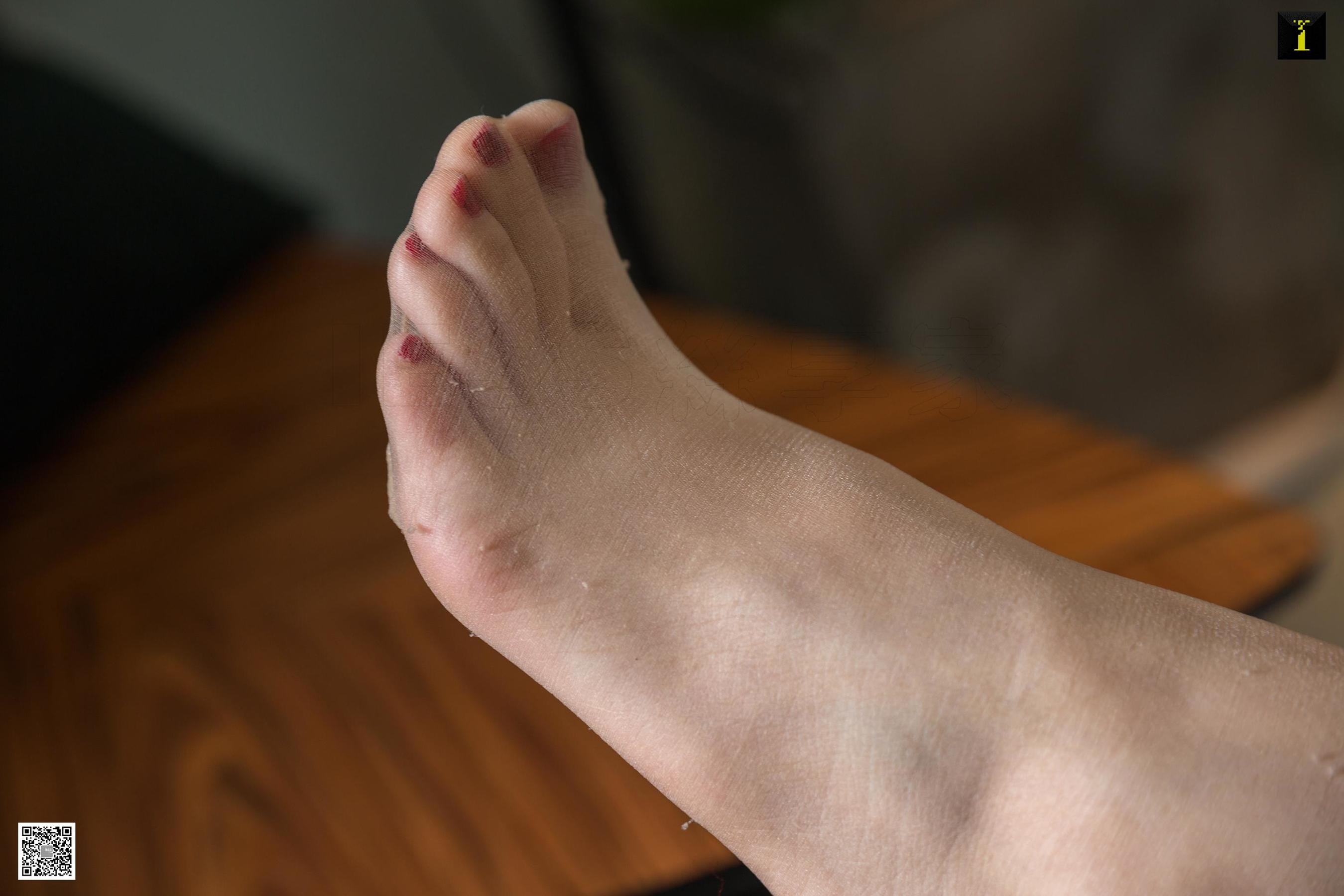 小小 《你选高跟还是平底》 [异思趣向IESS] 写真集