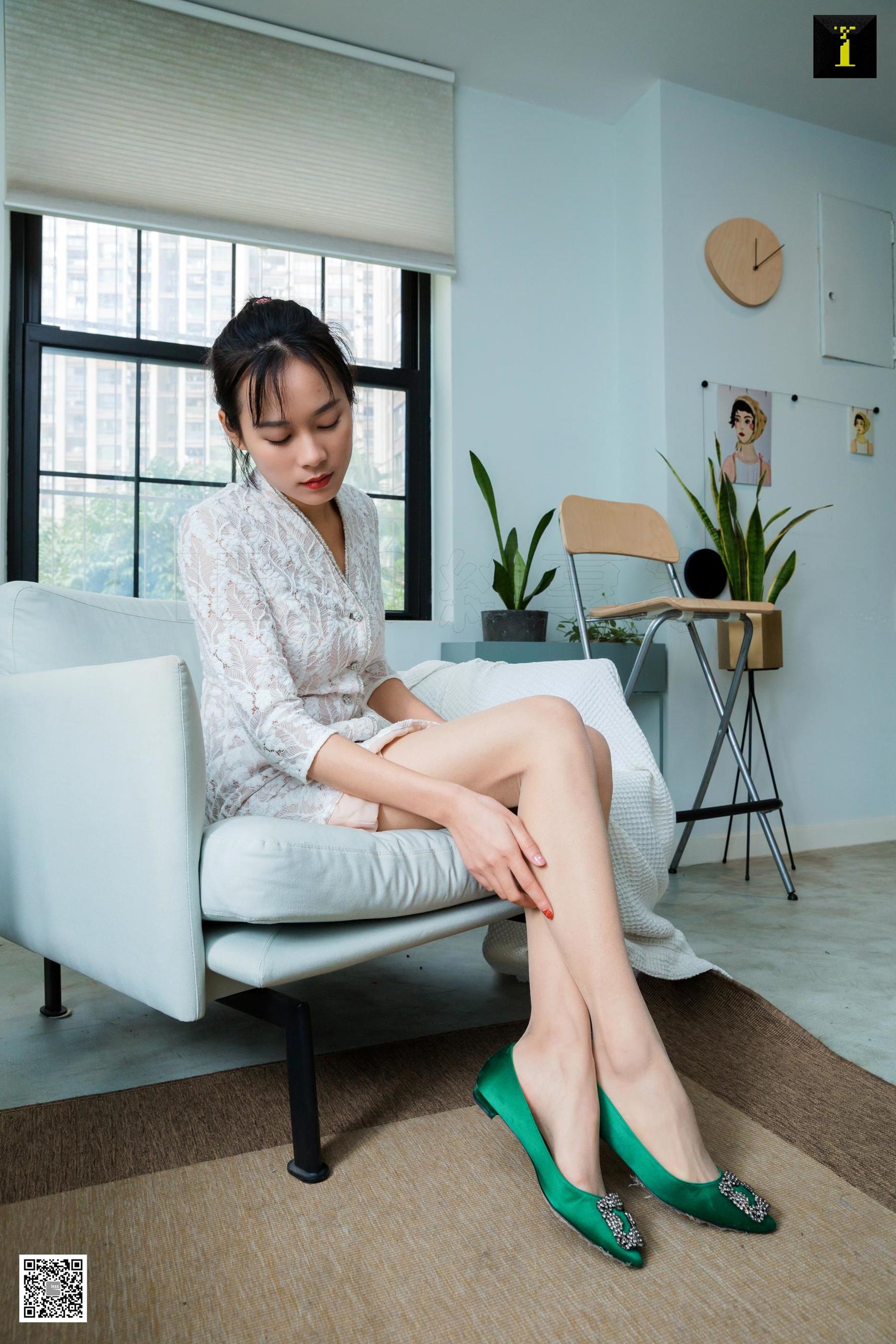 小小 《你选高跟还是平底》 [异思趣向IESS] 写真集