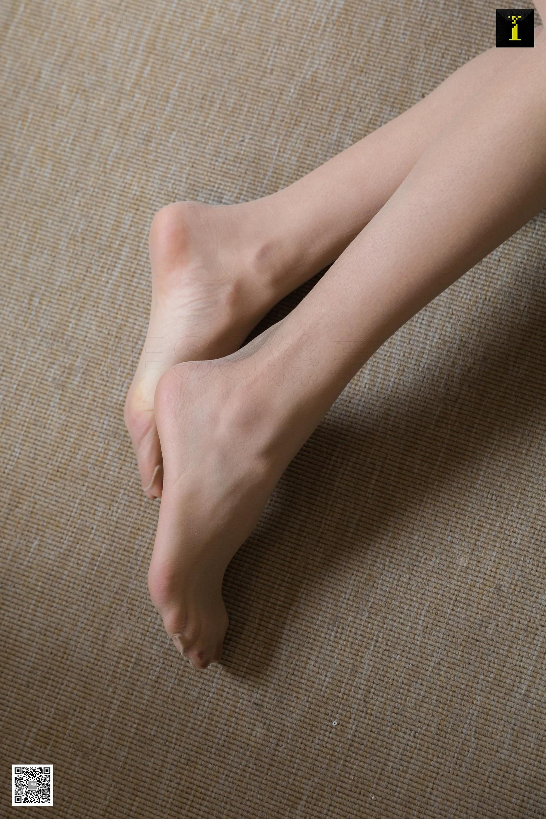 小小 《你选高跟还是平底》 [异思趣向IESS] 写真集