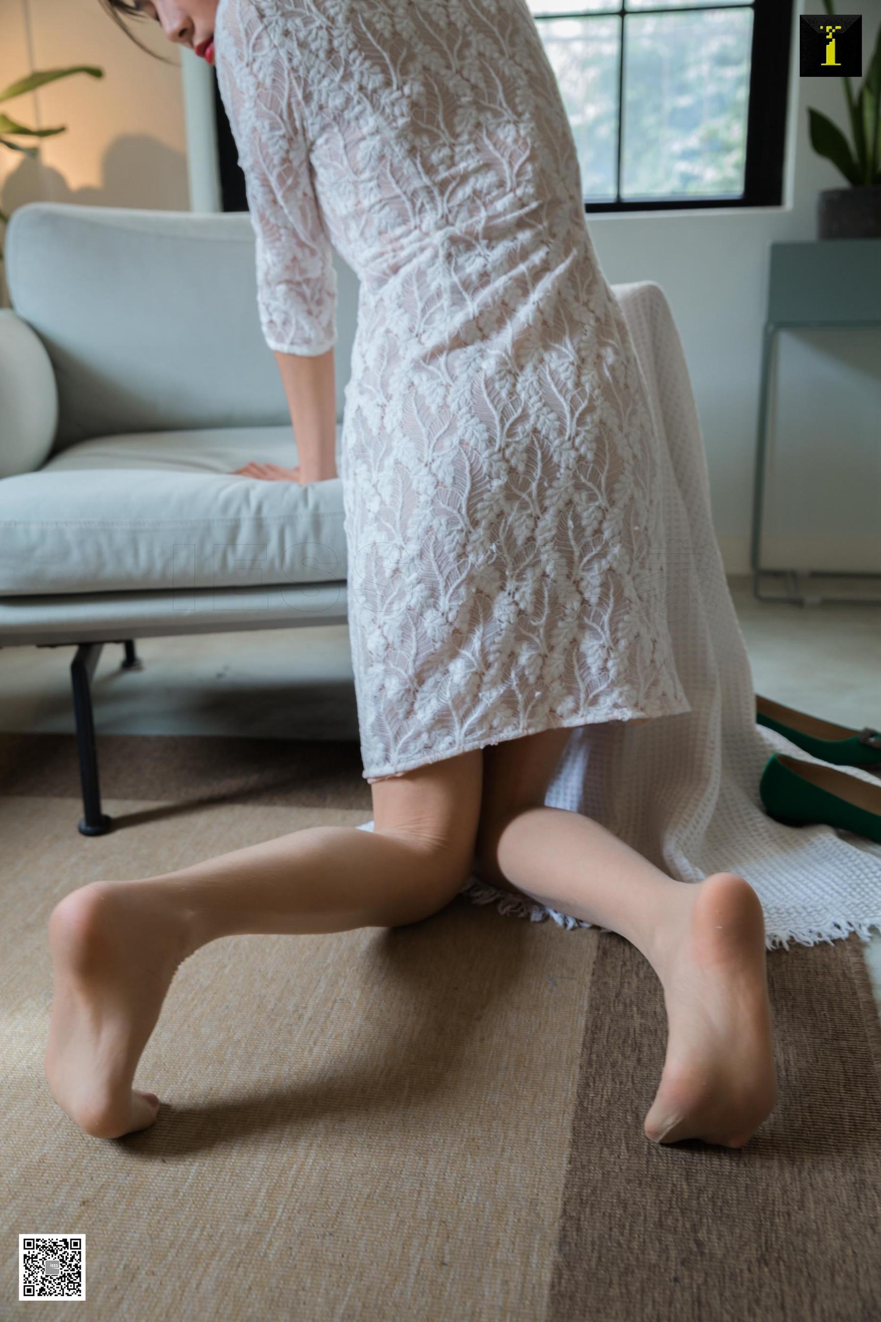 小小 《你选高跟还是平底》 [异思趣向IESS] 写真集