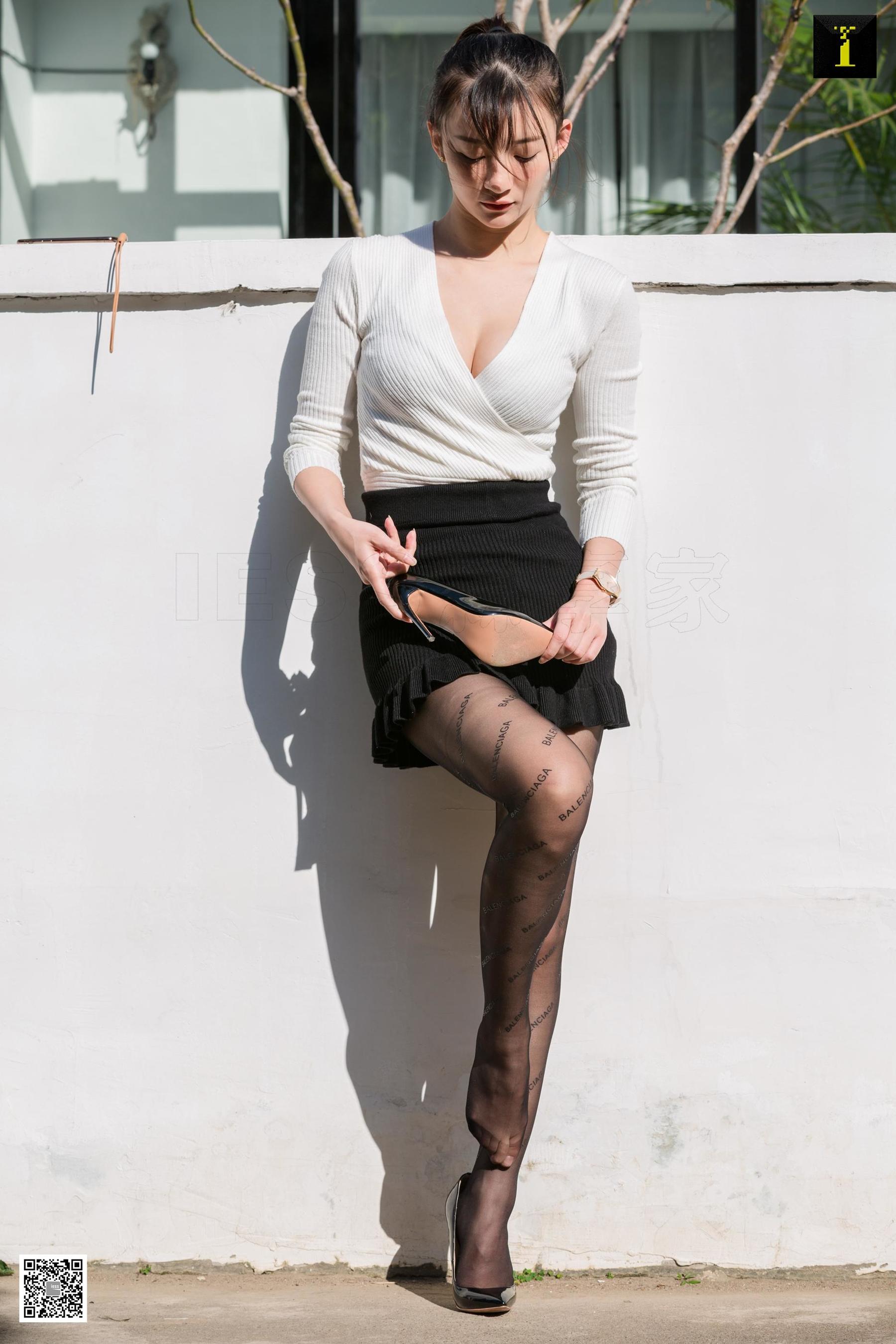 秋秋 《英文网红袜试穿》 [异思趣向IESS] 写真集