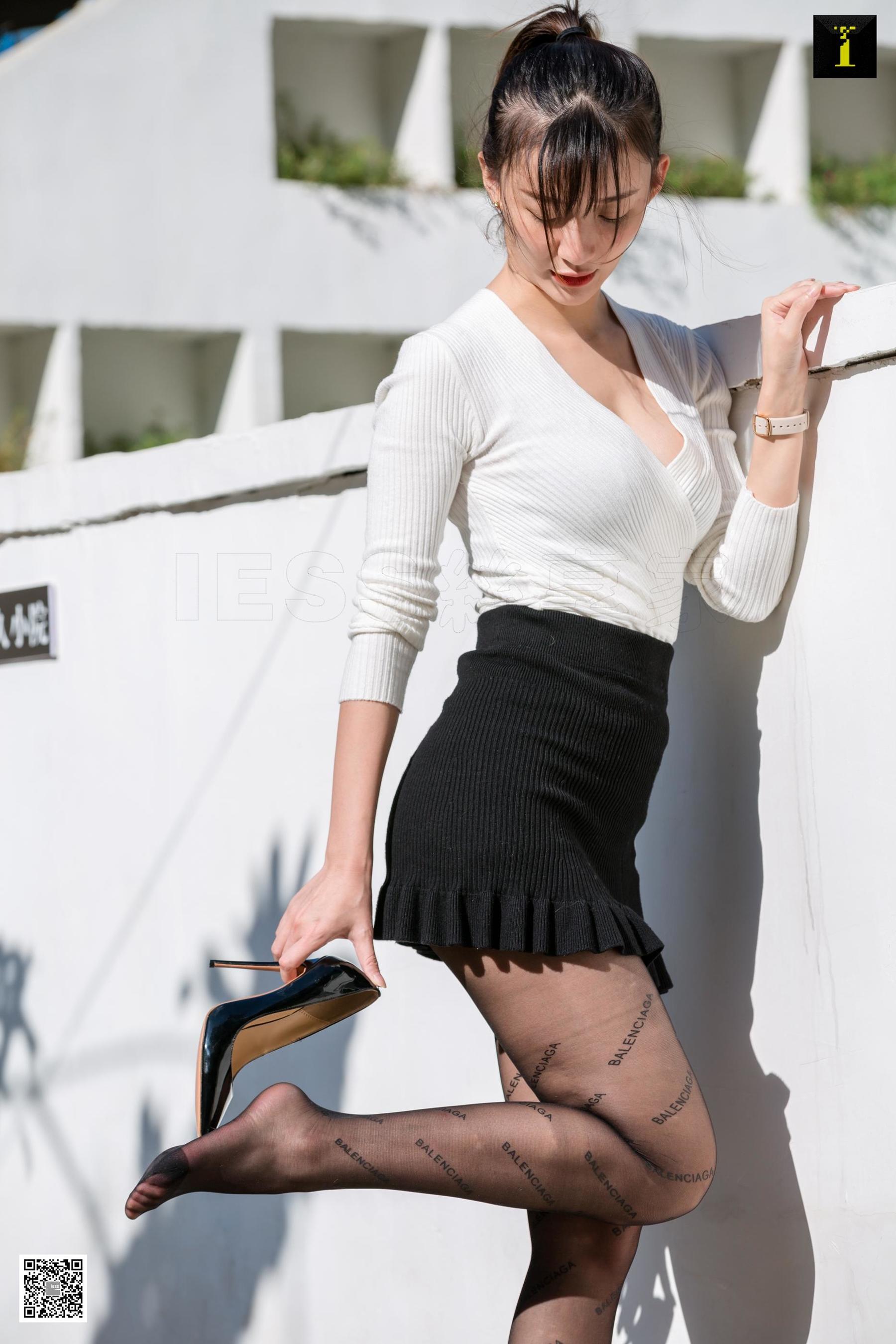 秋秋 《英文网红袜试穿》 [异思趣向IESS] 写真集