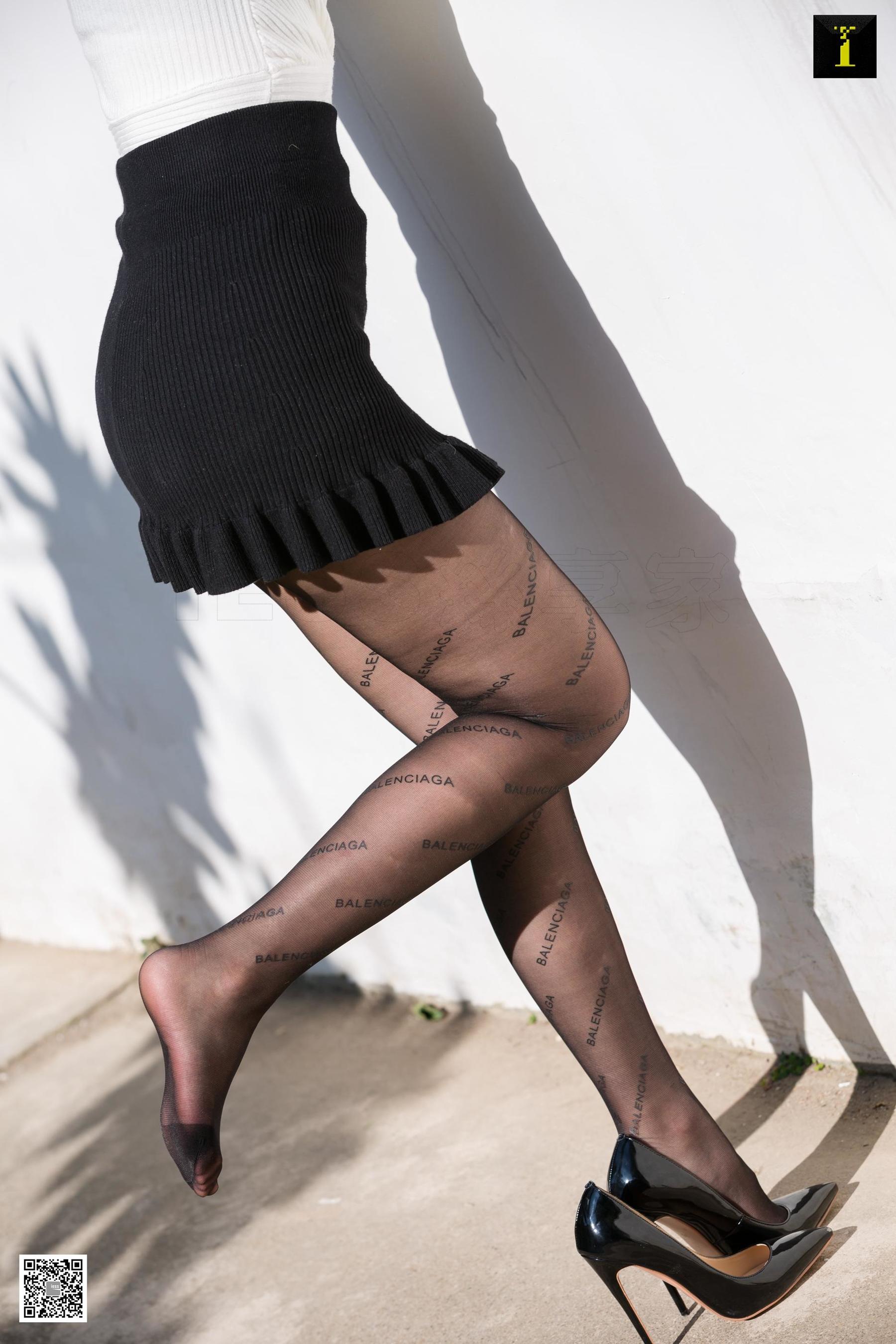 秋秋 《英文网红袜试穿》 [异思趣向IESS] 写真集