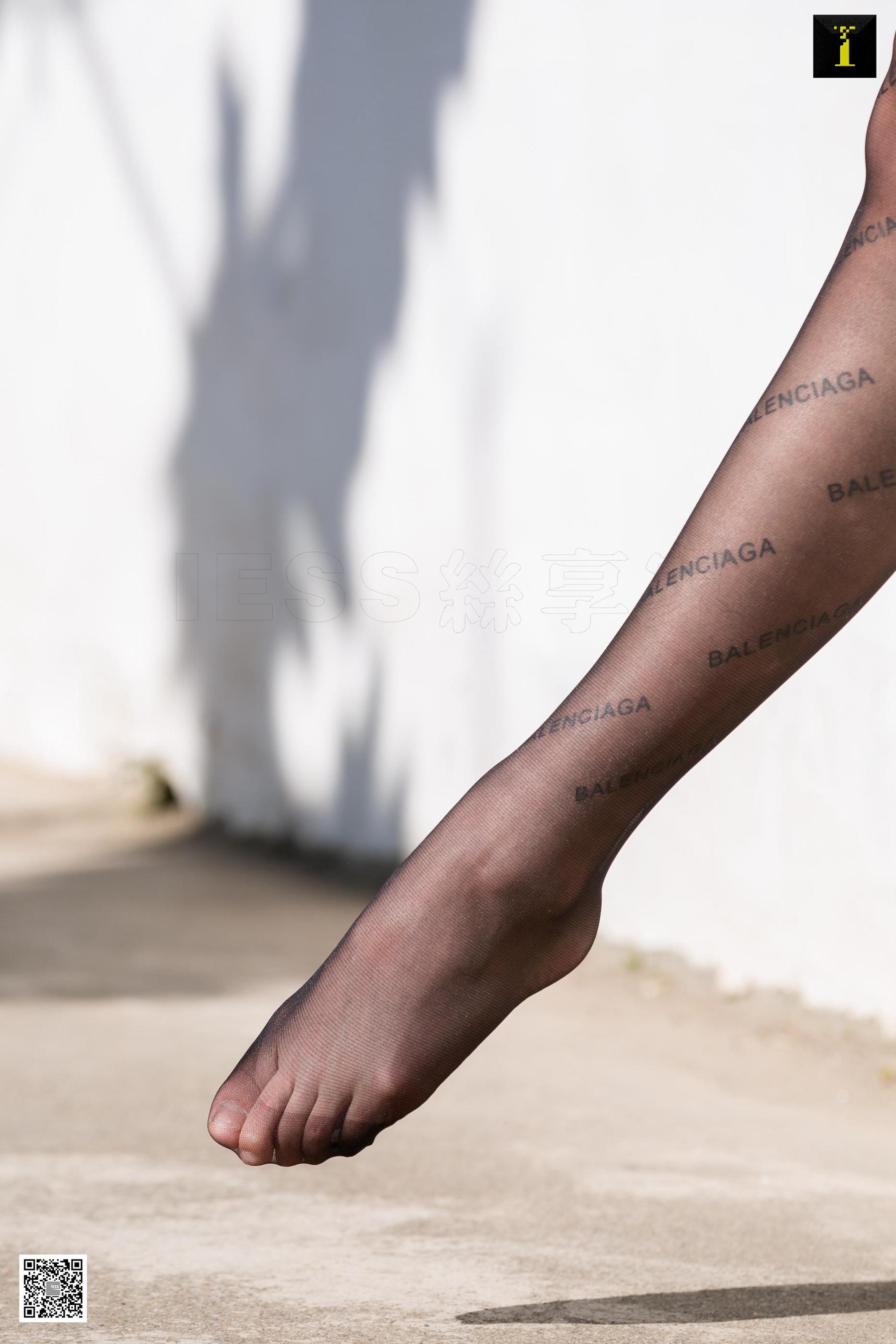 秋秋 《英文网红袜试穿》 [异思趣向IESS] 写真集