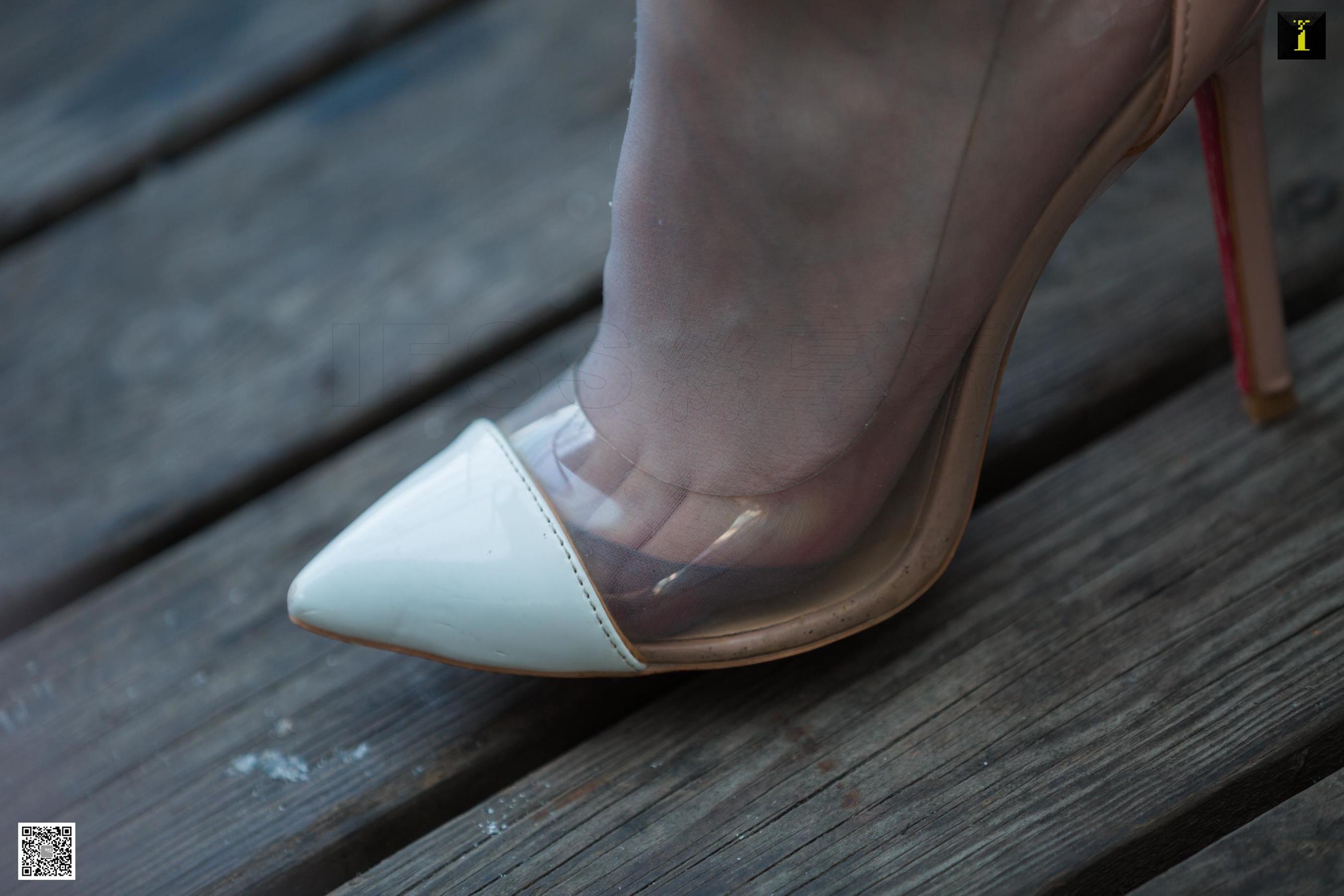 紫薇 《湖畔旁的紫薇》 [异思趣向IESS] 写真集