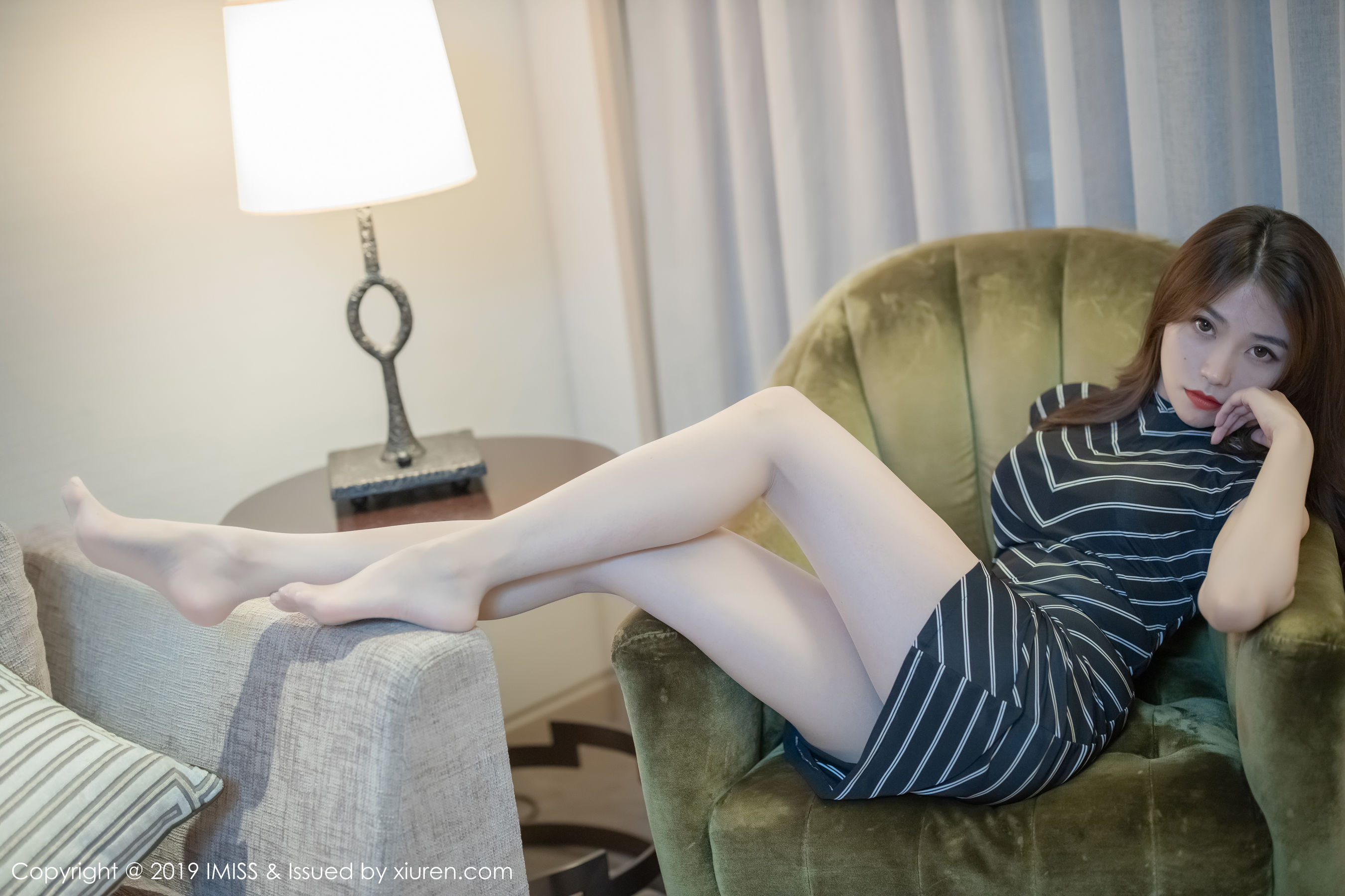 许诺Sabrina《腿诺的职业装加丝袜系列》 [爱蜜社IMiss] Vol.410 写真集