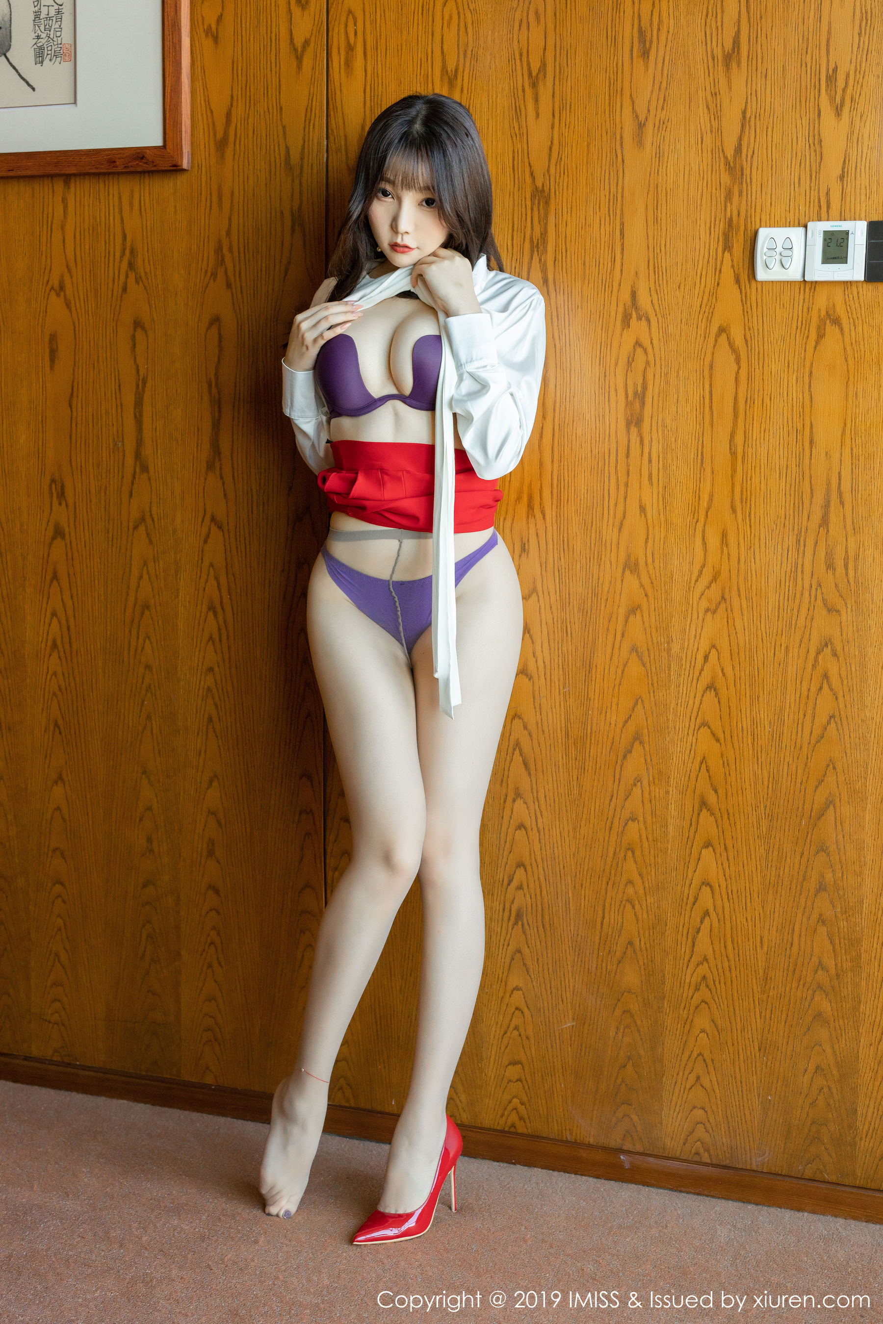 芝芝Booty《秘书制服与朦胧丝袜系列》 [爱蜜社IMiss] V0l.413 写真集