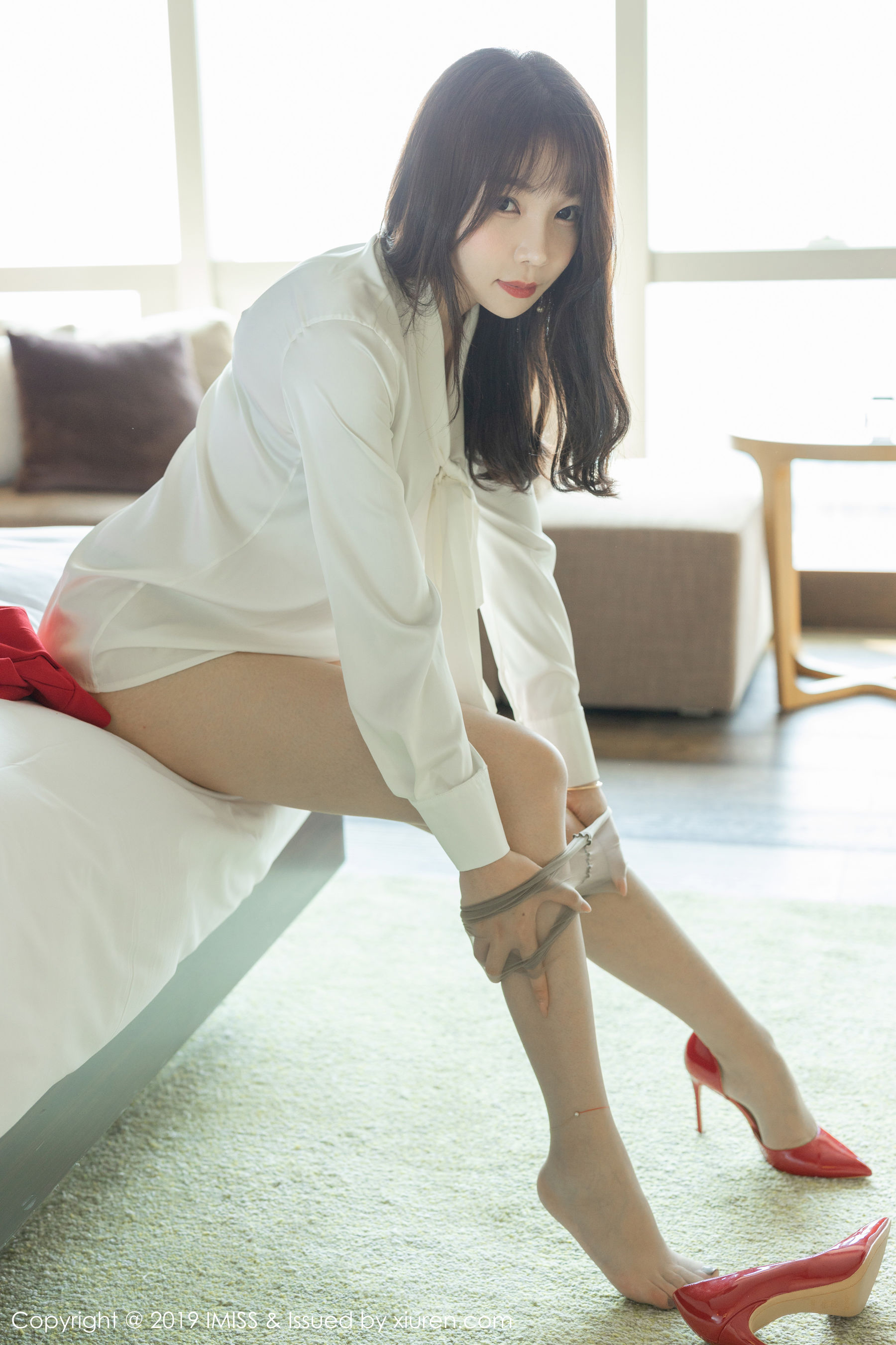 芝芝Booty《秘书制服与朦胧丝袜系列》 [爱蜜社IMiss] V0l.413 写真集