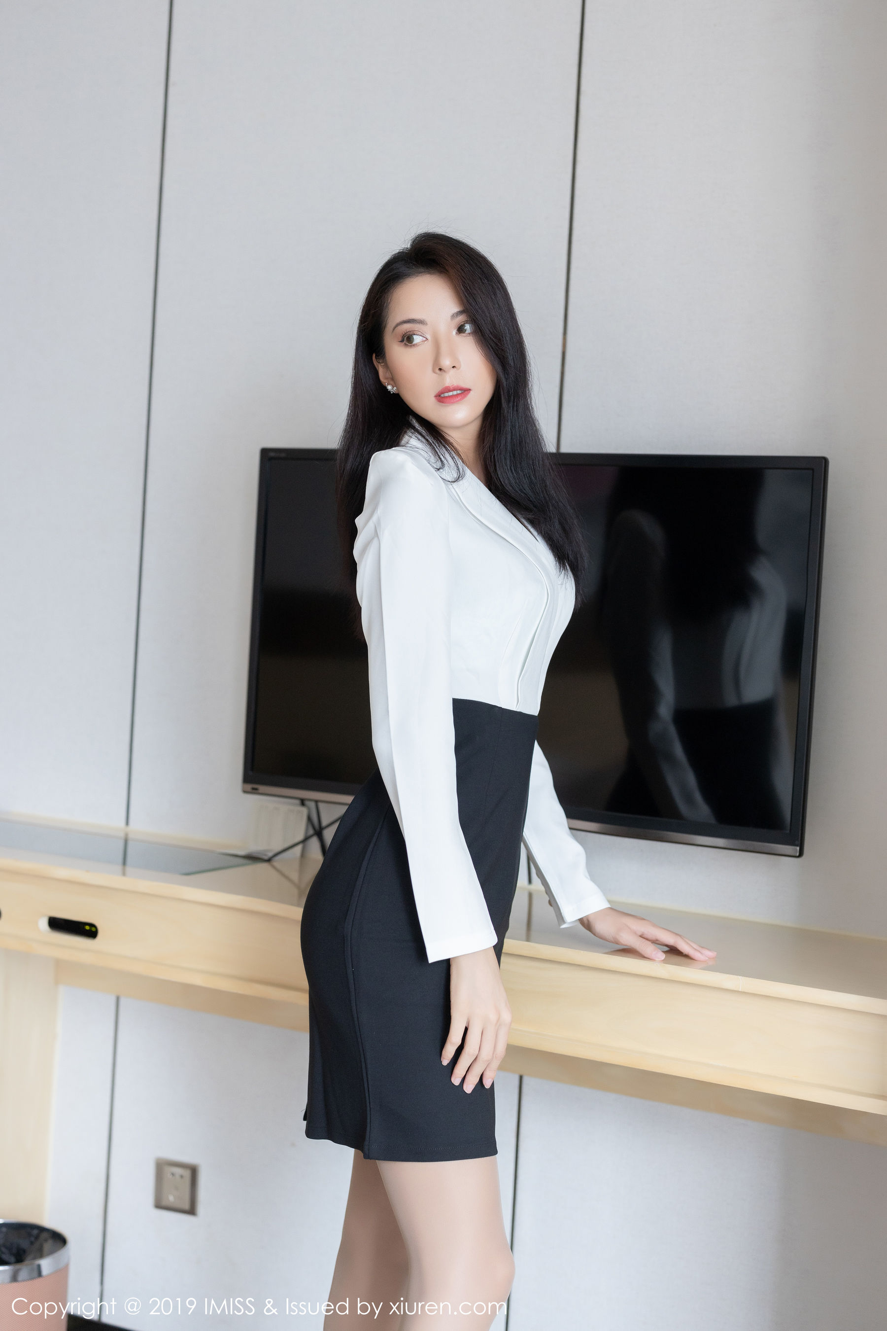 陈良玲Carry《OL丝袜美腿美足》 [爱蜜社IMiss] Vol.414 写真集