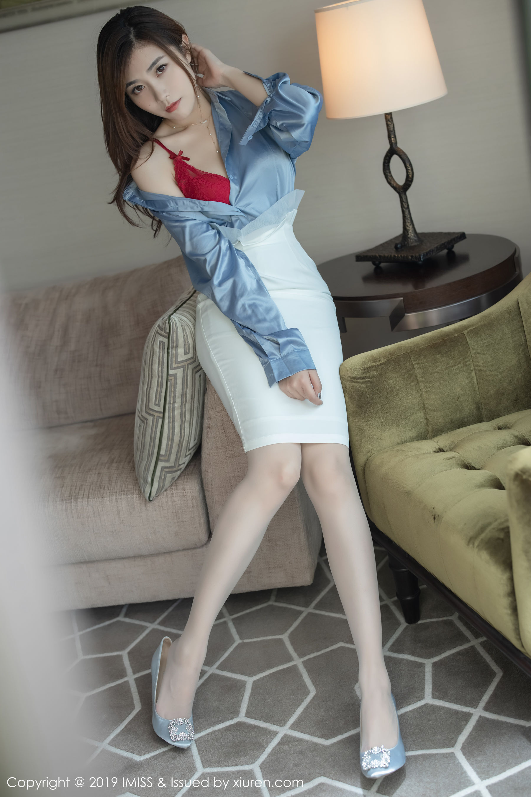 许诺Sabrina《极致销魂的丝袜美腿视觉诱惑》 [爱蜜社IMiss] Vol.424 写真集