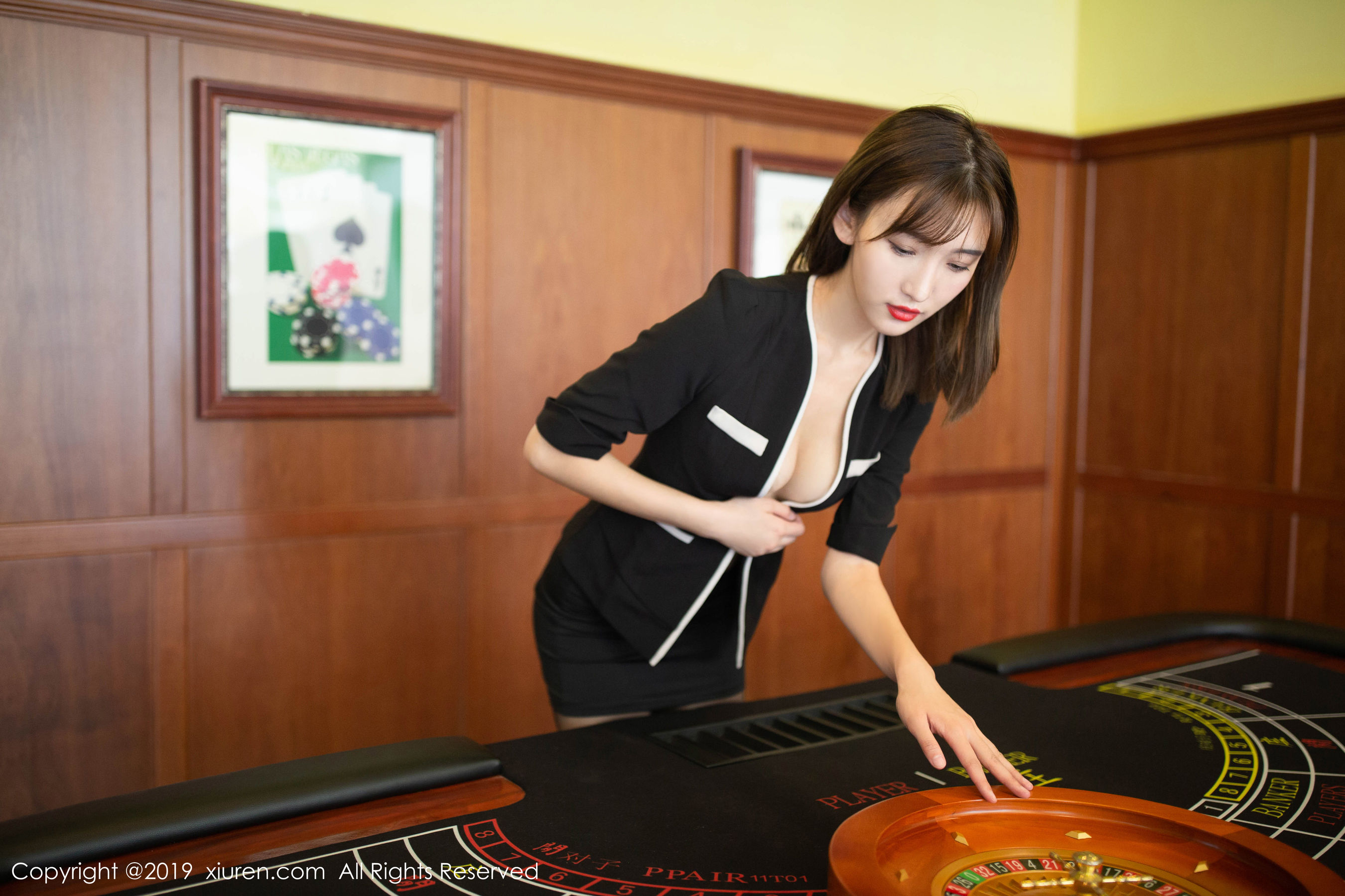 陆萱萱《赌场荷官主题》 [秀人XIUREN] No.1807 写真集