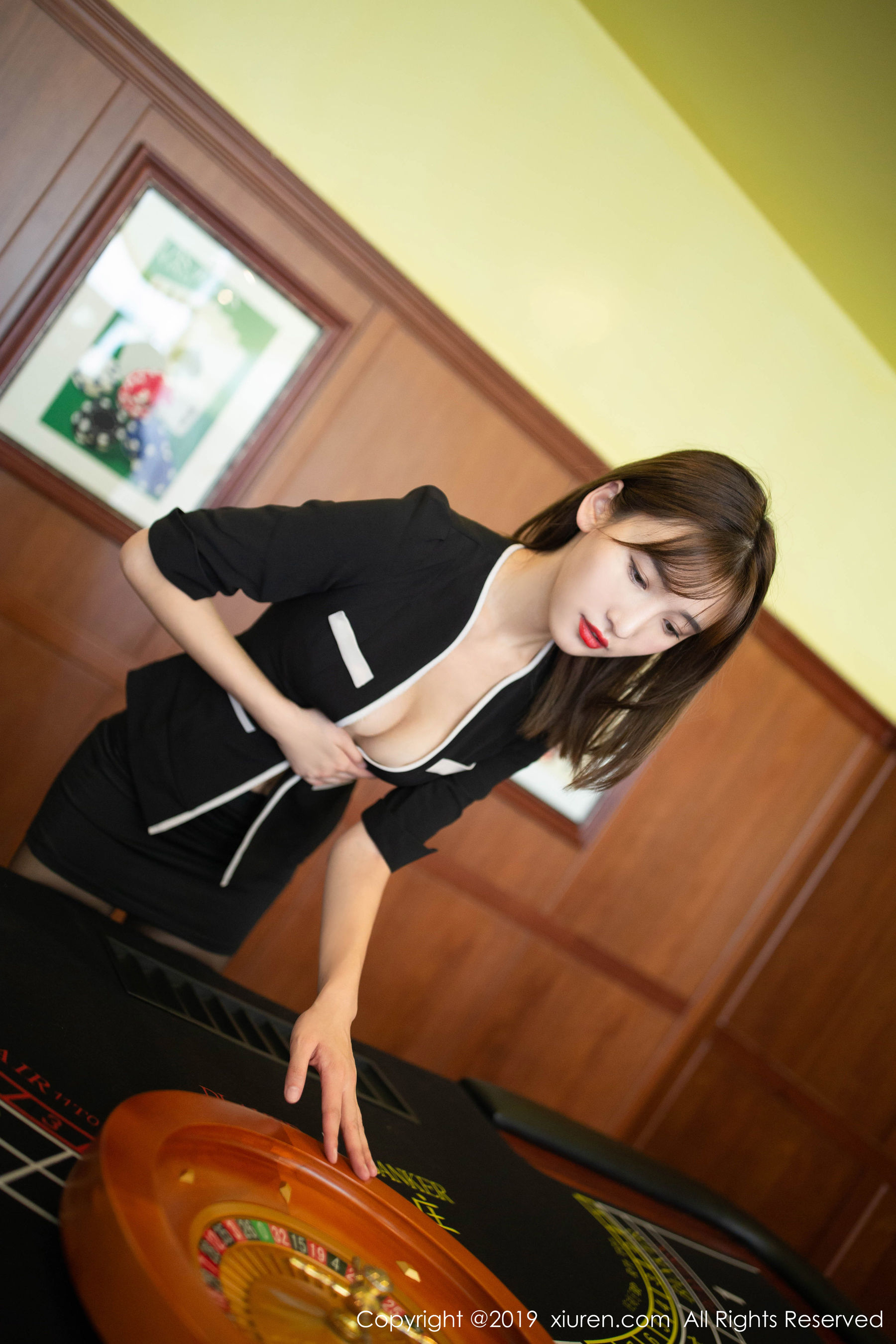 陆萱萱《赌场荷官主题》 [秀人XIUREN] No.1807 写真集