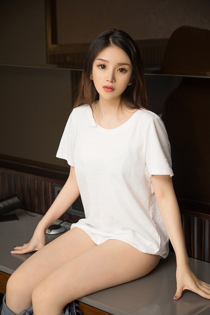 绝色尤女郎Mina极致气质撩人心魄