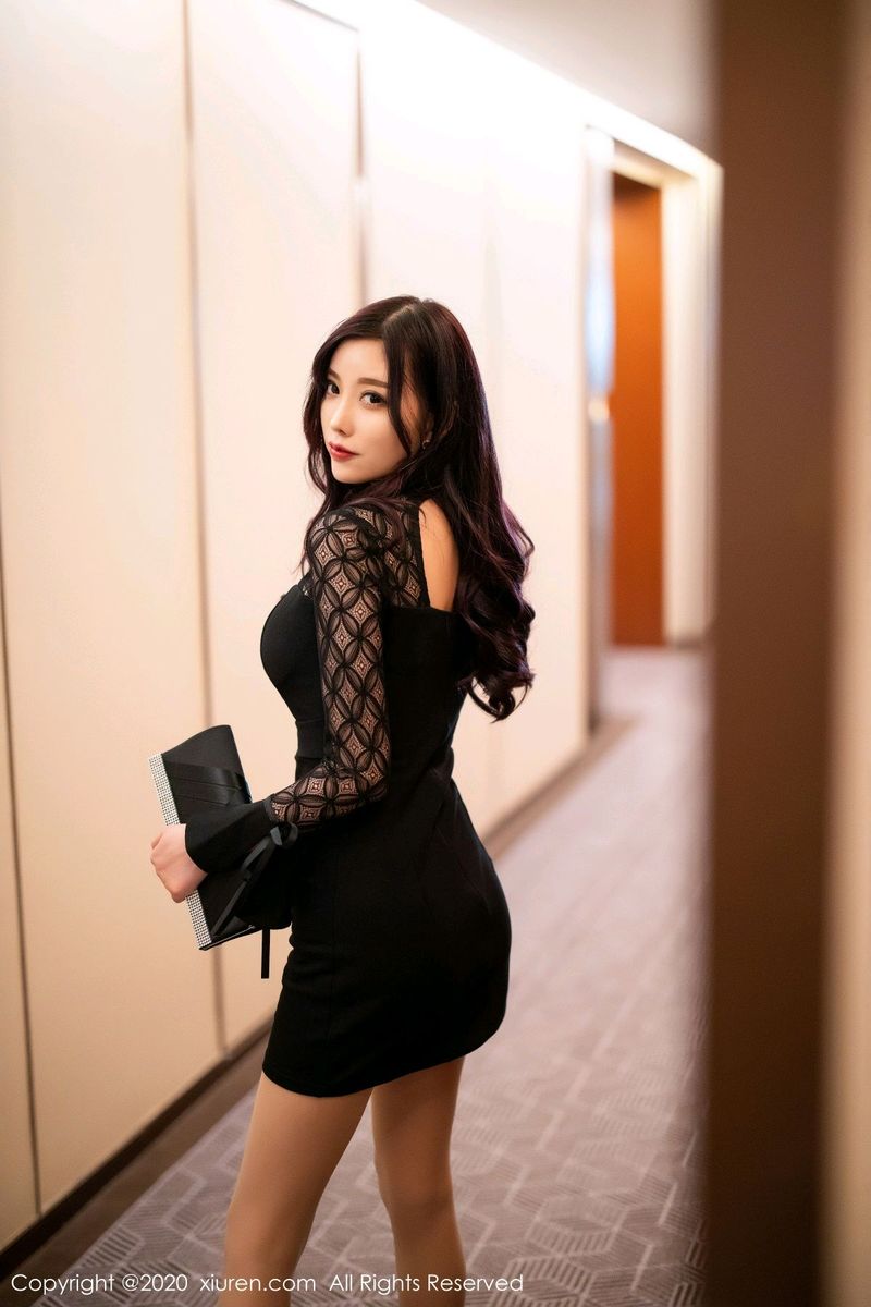 [XiuRen秀人网] 性感女神杨晨晨sugar黑色内衣与朦胧丝袜魅惑写真 No.2137