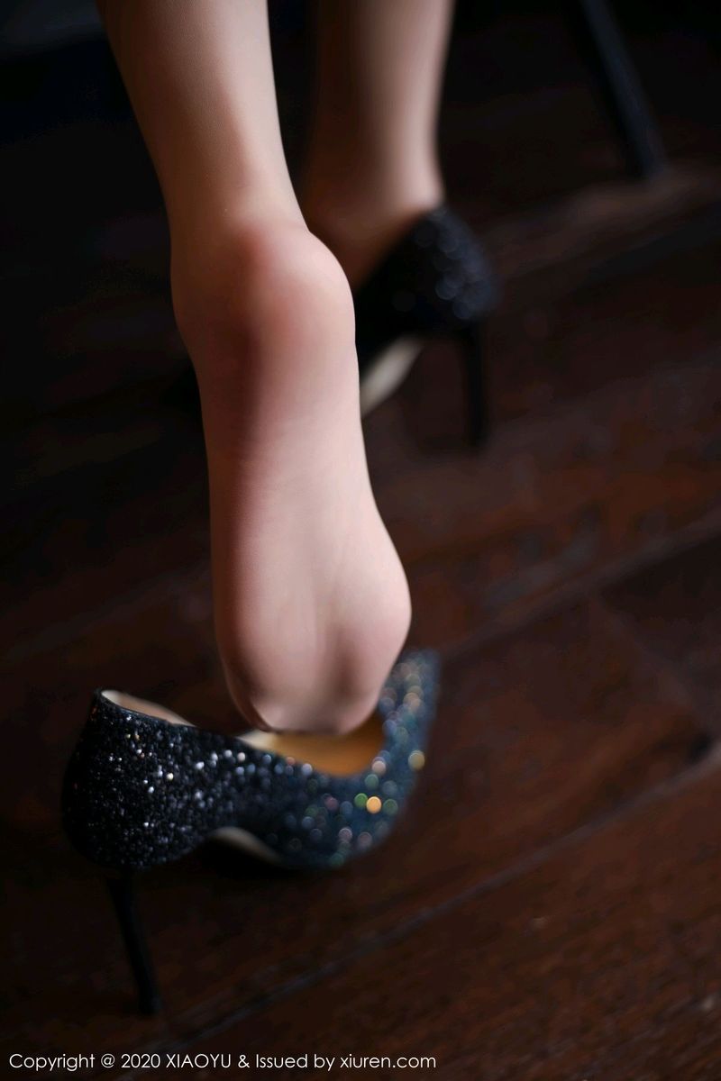 [XIAOYU语画界] 性感女神杨晨晨sugar银色吊裙丝袜美腿济州岛旅拍 VOL.286