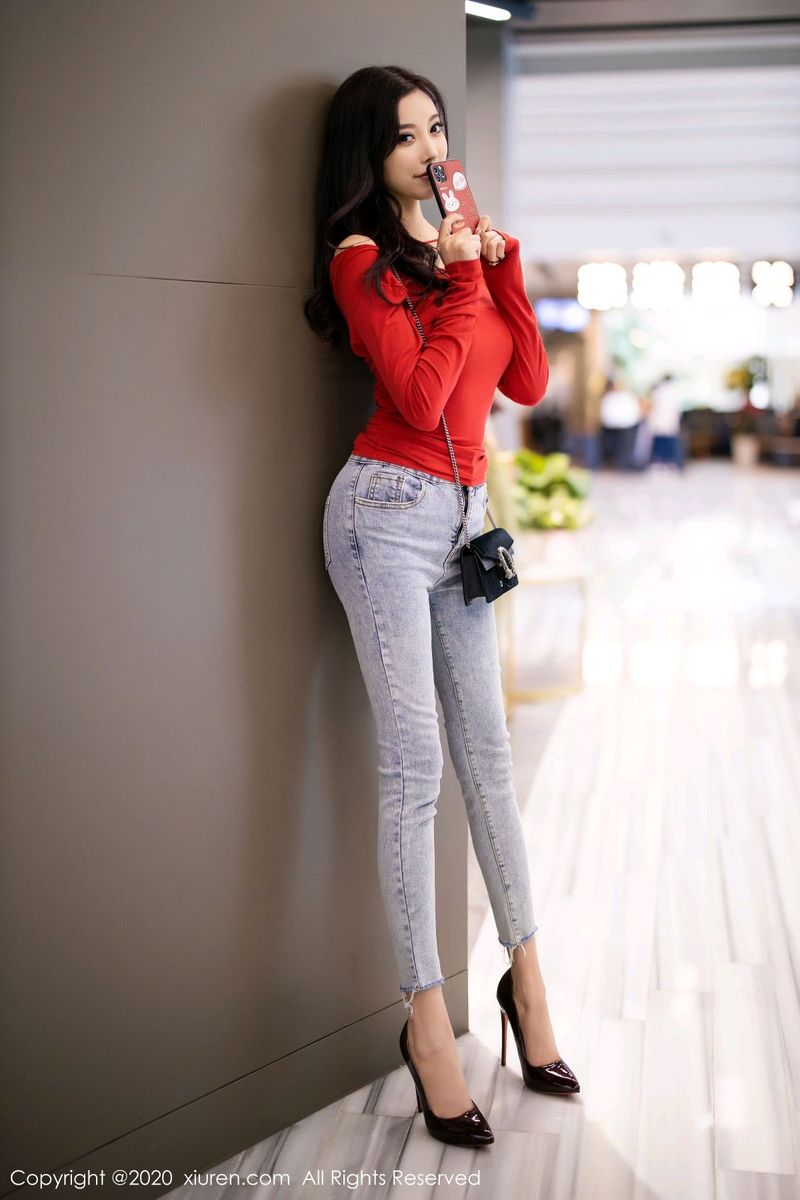 [XiuRen秀人网] 性感女神杨晨晨sugar黑丝美腿&牛仔裤销魂写真 No.2200