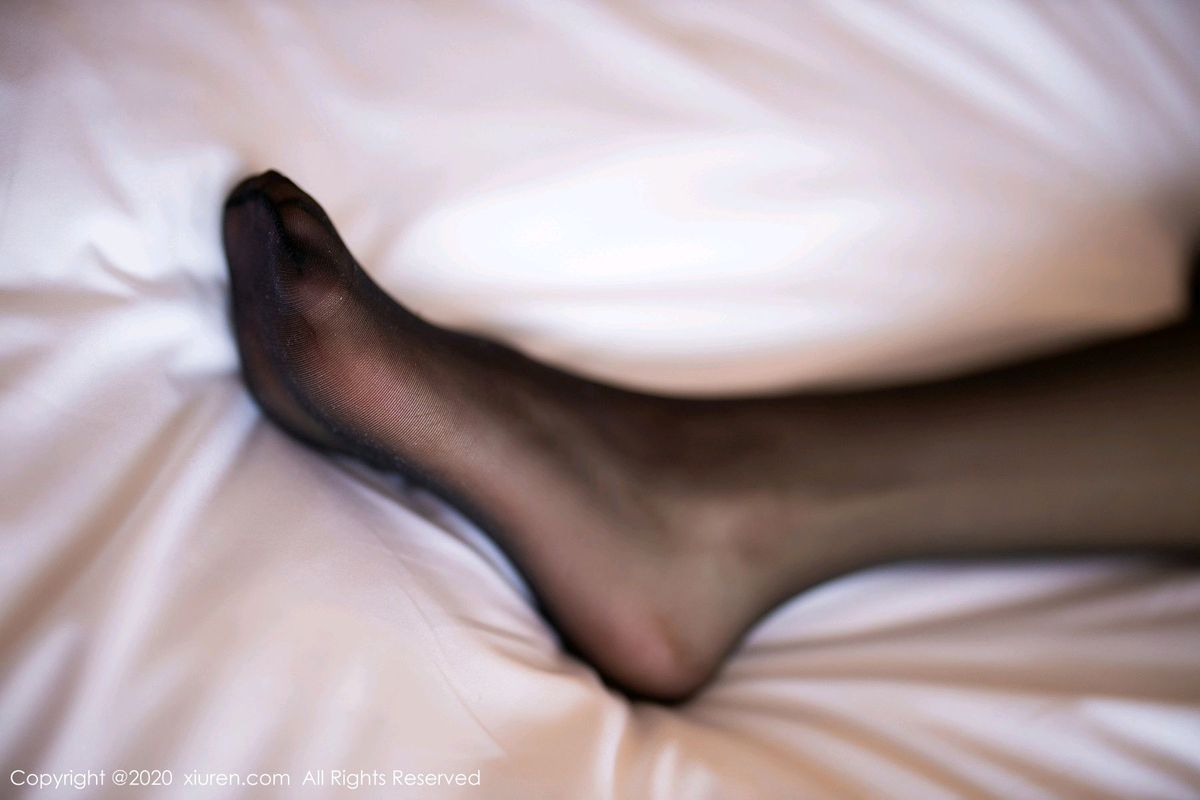 [XiuRen秀人网] 性感女神杨晨晨sugar黑丝美腿&牛仔裤销魂写真 No.2200