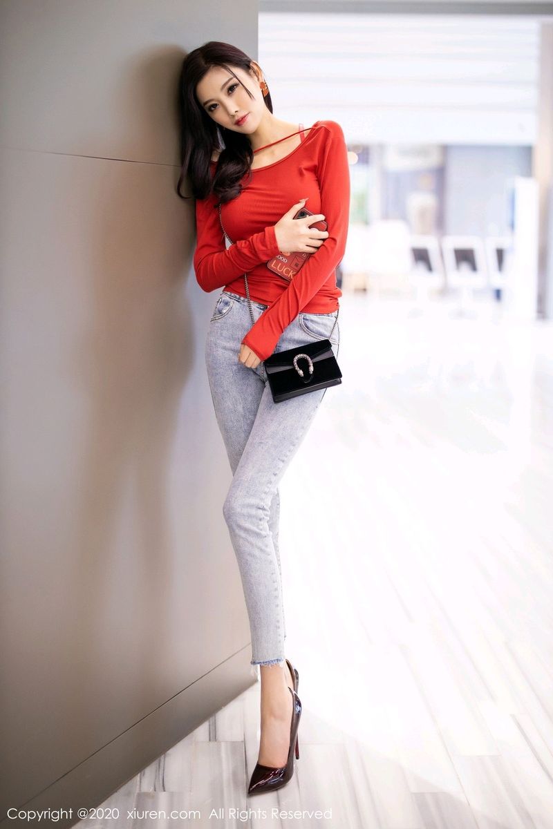 [XiuRen秀人网] 性感女神杨晨晨sugar黑丝美腿&牛仔裤销魂写真 No.2200
