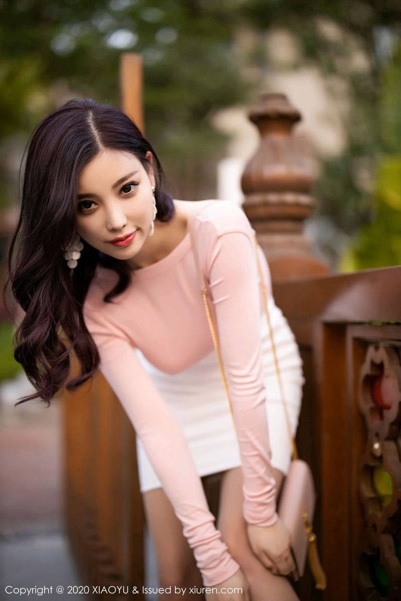 [XIAOYU语画界] 性感女神杨晨晨sugar白色短裙丝袜美腿迷人套图 VOL.310