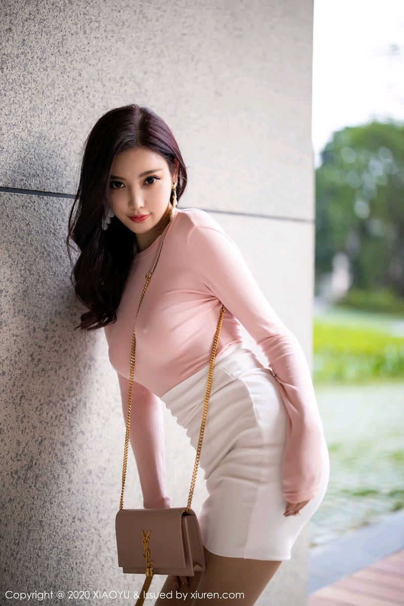 [XIAOYU语画界] 性感女神杨晨晨sugar白色短裙丝袜美腿迷人套图 VOL.310