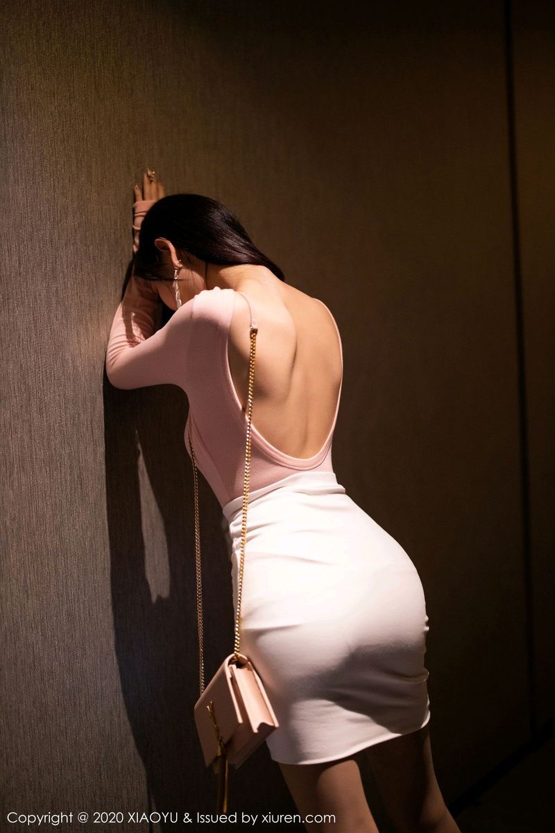 [XIAOYU语画界] 性感女神杨晨晨sugar白色短裙丝袜美腿迷人套图 VOL.310