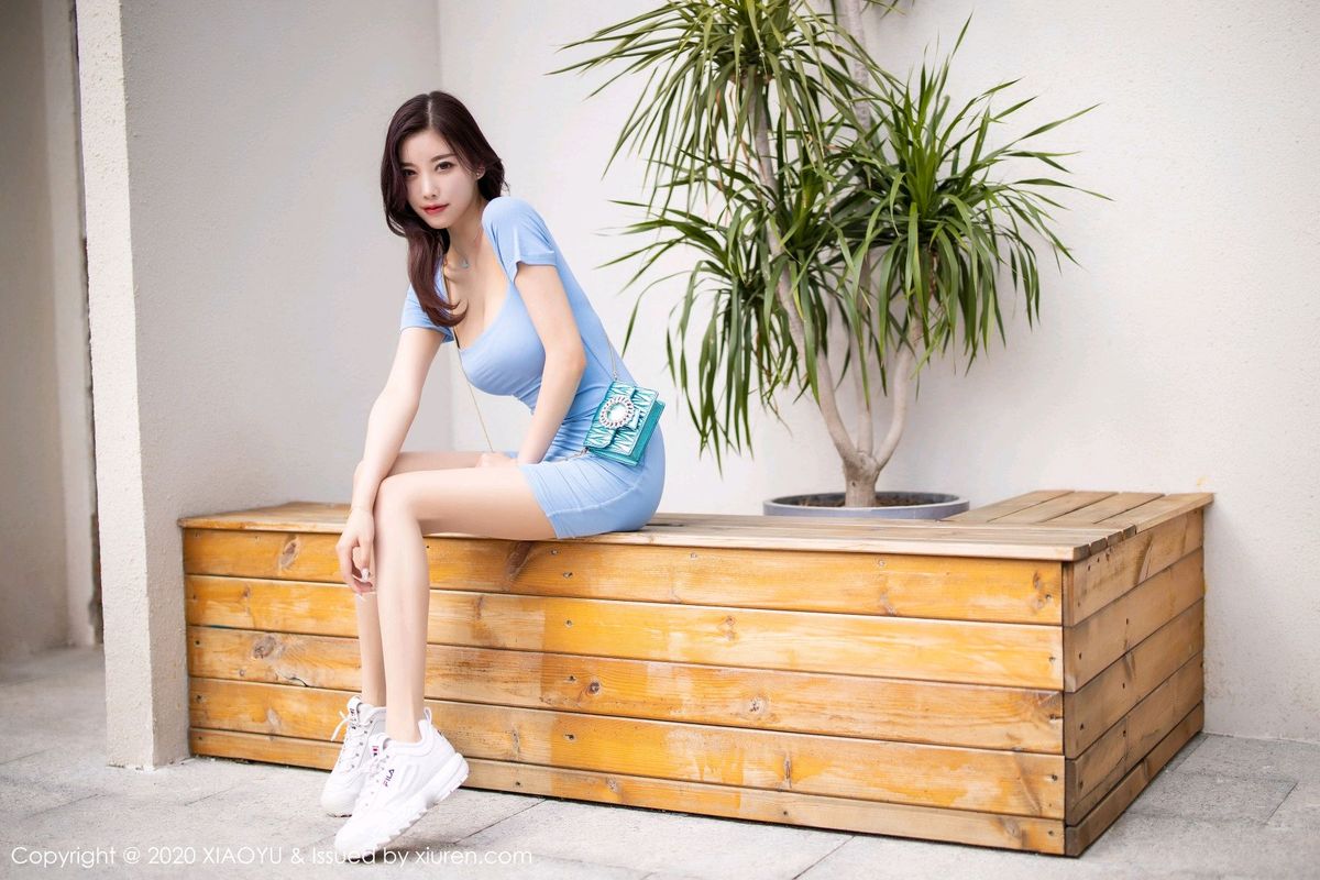 [XIAOYU语画界] 性感女神杨晨晨sugar丝袜美腿时尚街拍系列写真 VOL.317